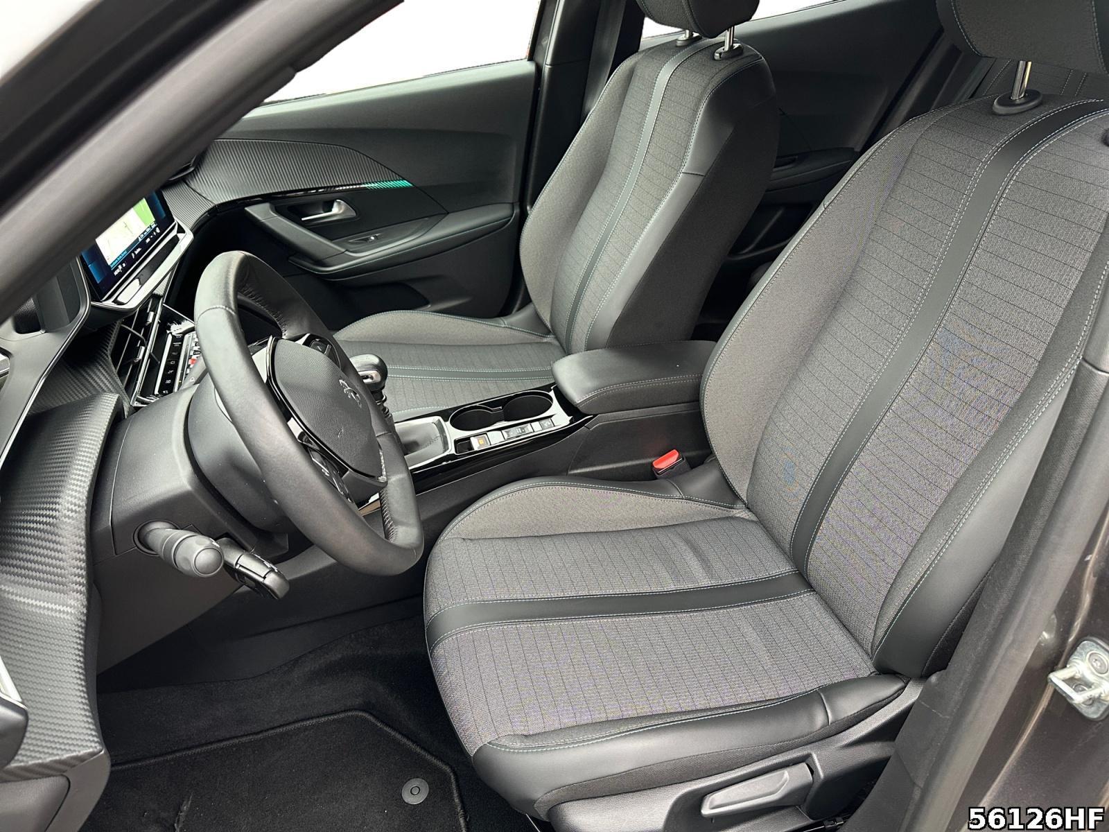 Fahrzeugabbildung Peugeot 2008 1.2 PureTech 130, Allure Pack