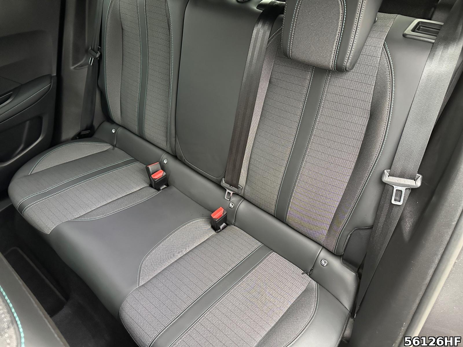 Fahrzeugabbildung Peugeot 2008 1.2 PureTech 130, Allure Pack