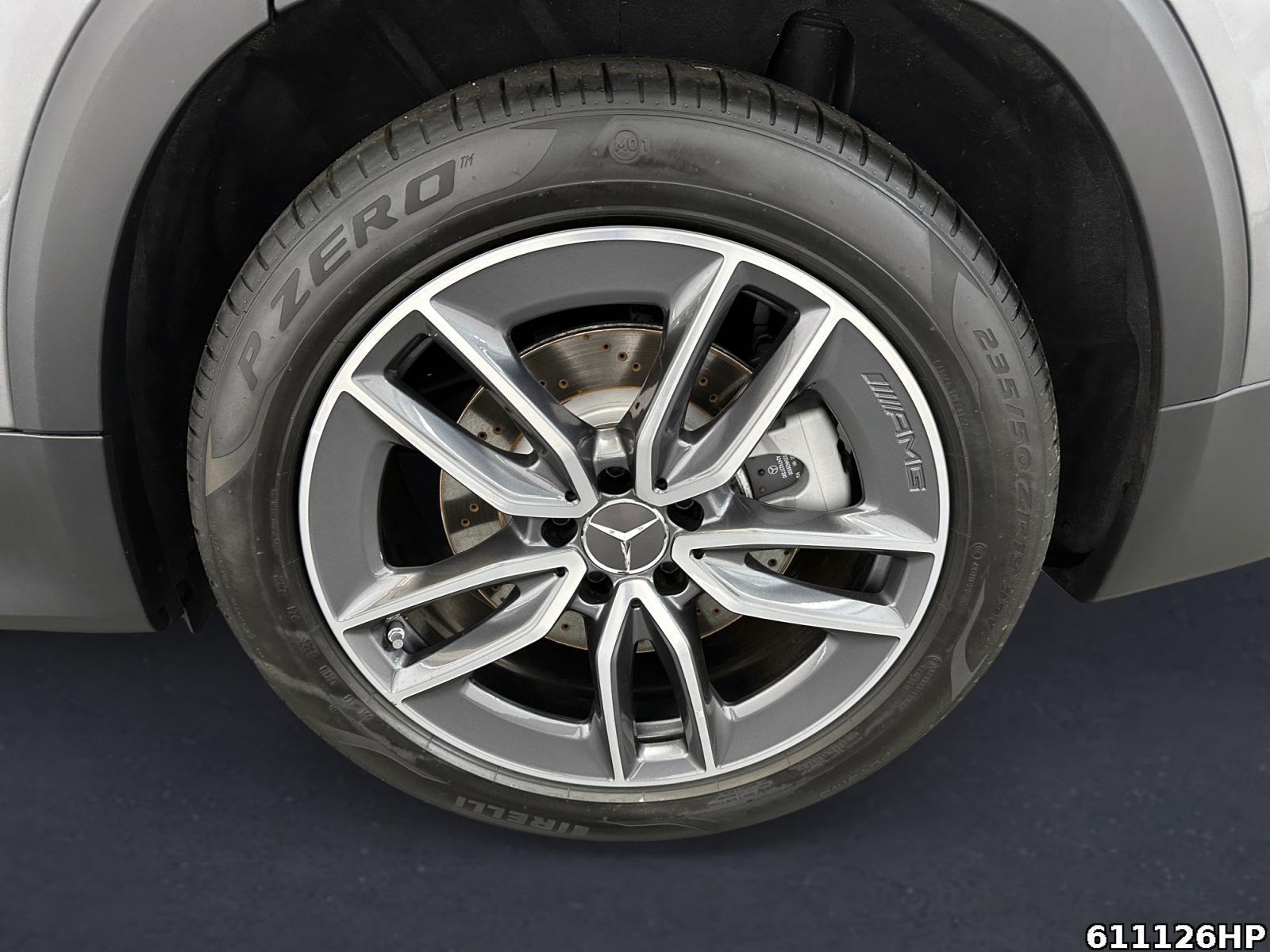 Fahrzeugabbildung Mercedes-Benz GLB 35 AMG 4M AHK Pano 360° DISTRONIC Burmester
