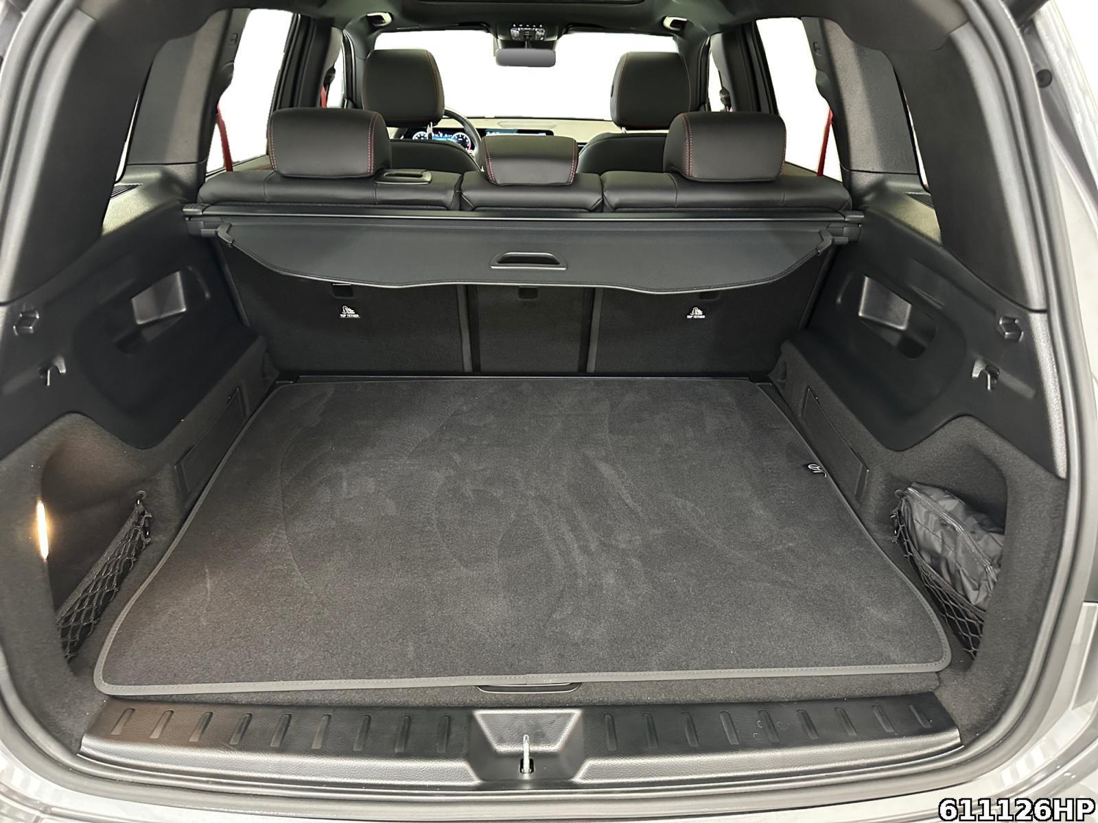 Fahrzeugabbildung Mercedes-Benz GLB 35 AMG 4M AHK Pano 360° DISTRONIC Burmester