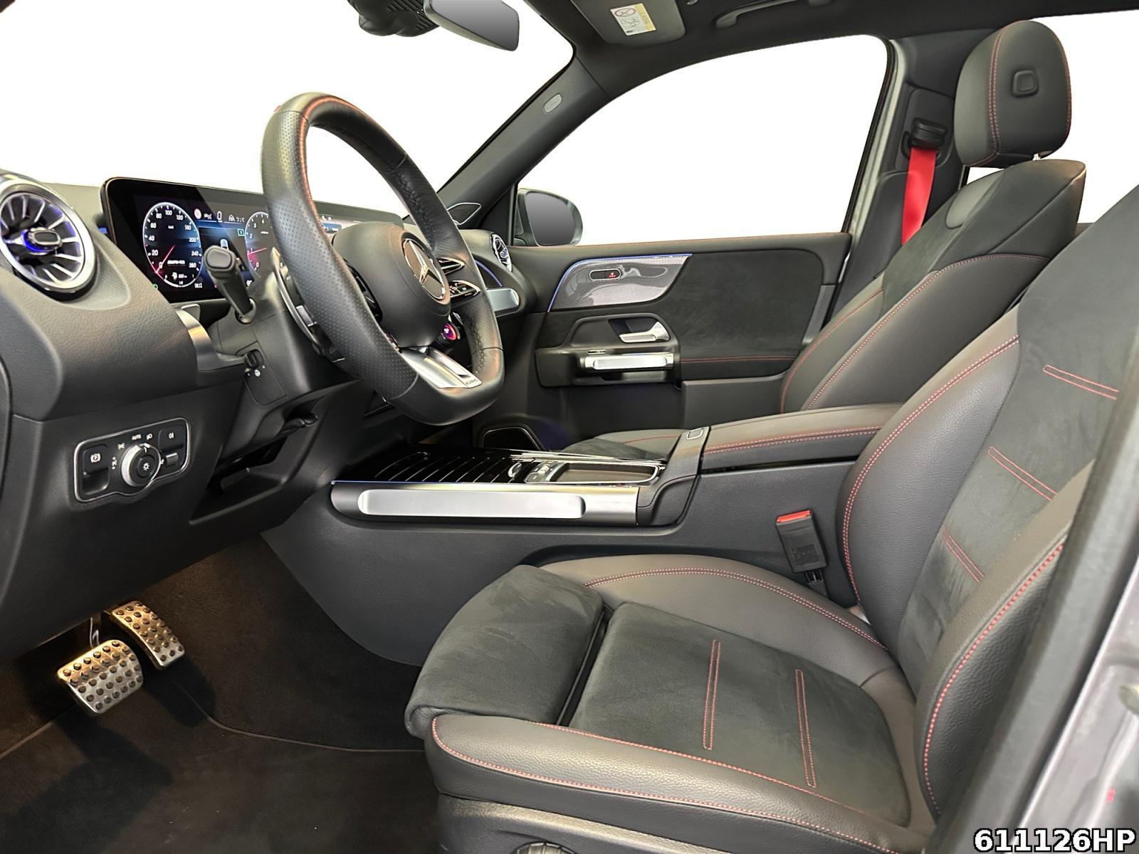 Fahrzeugabbildung Mercedes-Benz GLB 35 AMG 4M AHK Pano 360° DISTRONIC Burmester