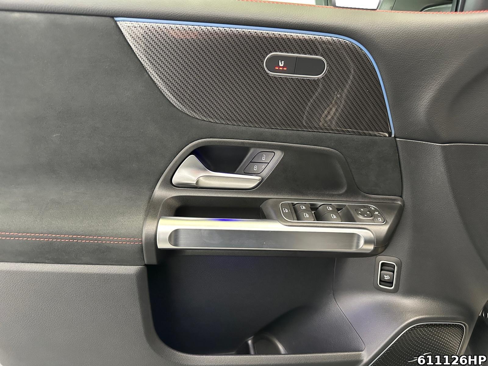 Fahrzeugabbildung Mercedes-Benz GLB 35 AMG 4M AHK Pano 360° DISTRONIC Burmester