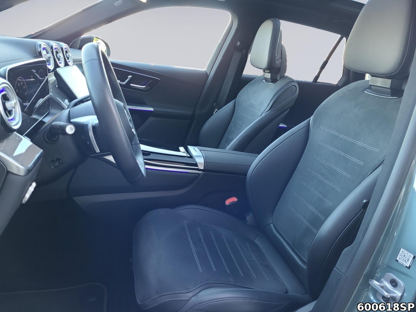Fahrzeugabbildung Mercedes-Benz GLC 300 4M AMG Pano AHK Night DISTRONIC KEYLESS