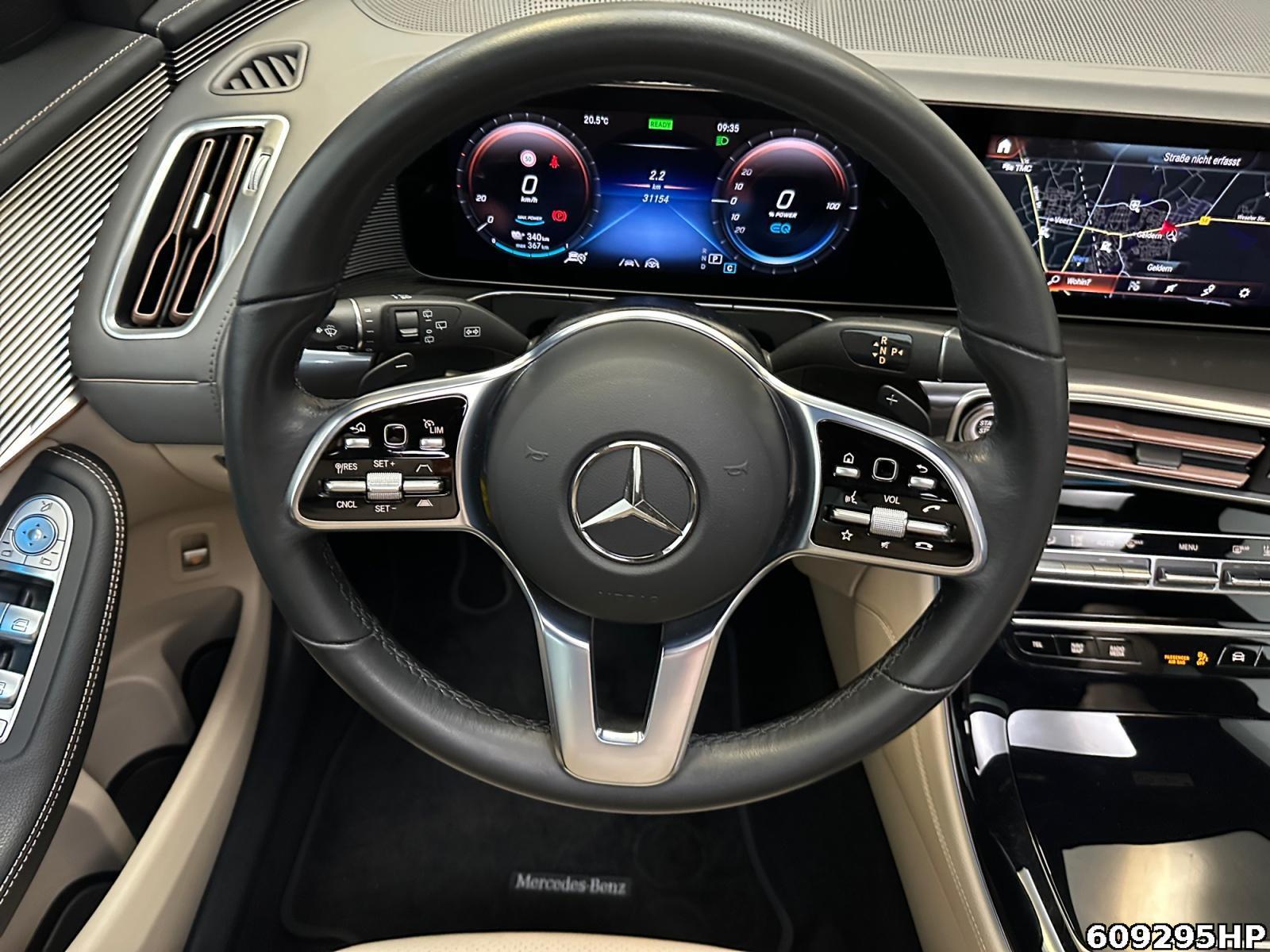 Fahrzeugabbildung Mercedes-Benz EQC 4M AHK Schiebedach Sound Multibeam HUD