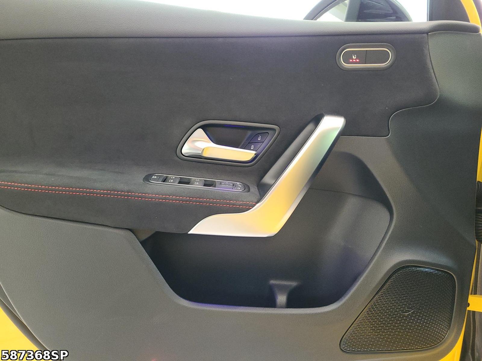 Fahrzeugabbildung Mercedes-Benz A 180 AMG KAMERA TotwinkelAssys. KEYLESS