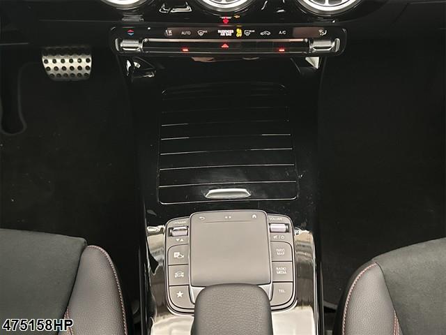 Fahrzeugabbildung Mercedes-Benz CLA 200 Shooting Brake AMG AHK Kamera Ambiente