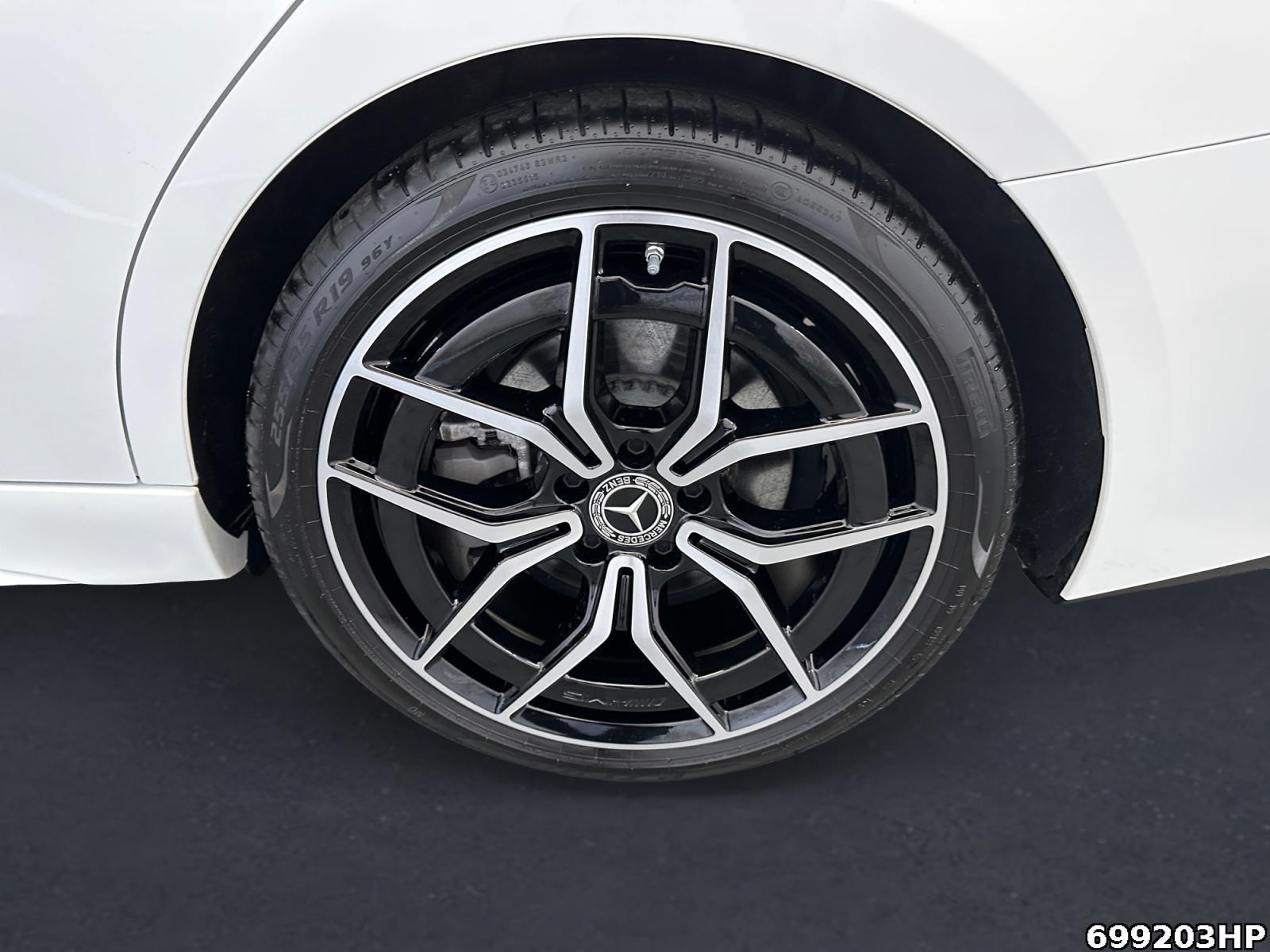 Fahrzeugabbildung Mercedes-Benz C 180 T AMG Night LED Pano Burmester AHK 360°