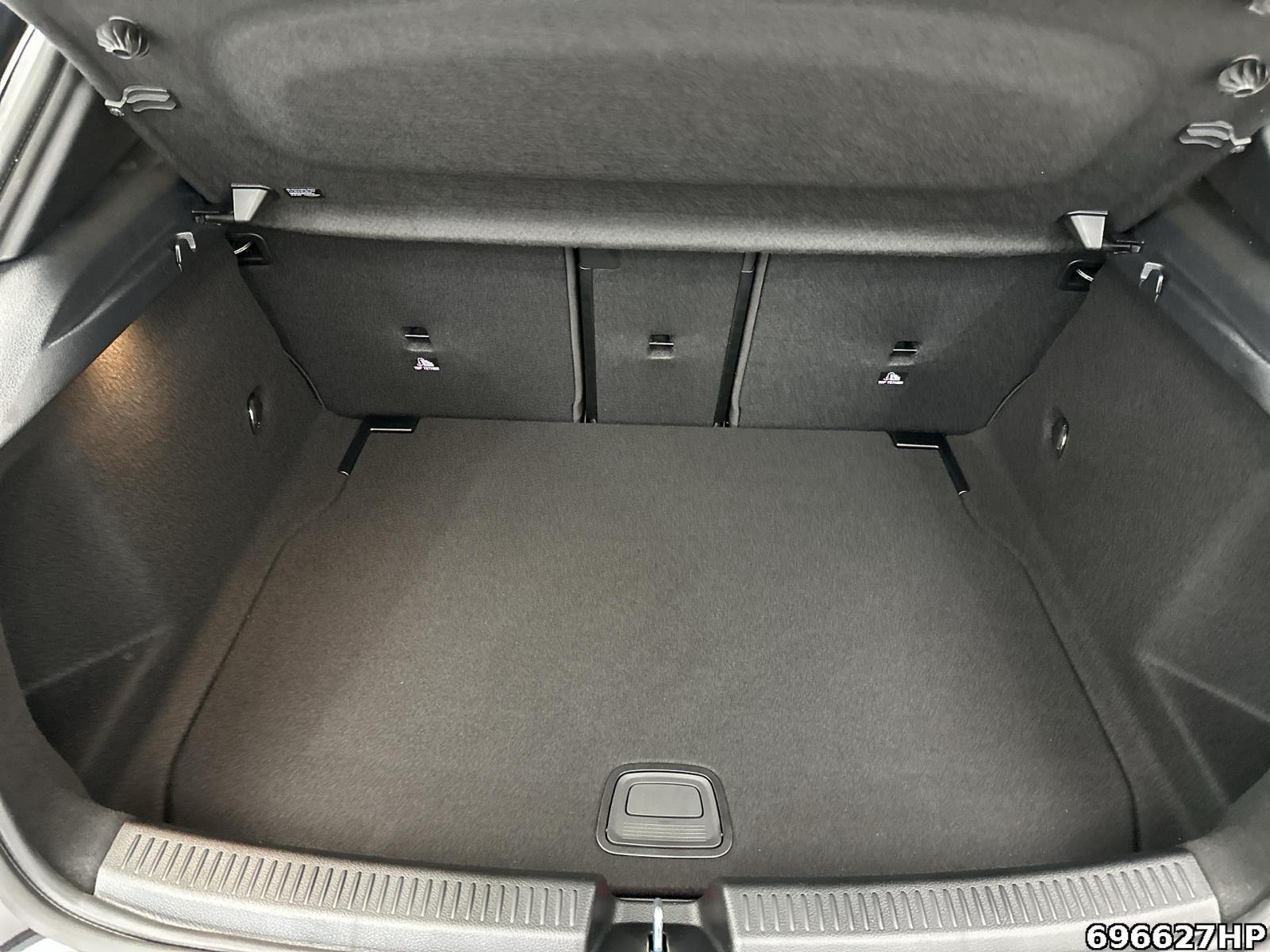 Fahrzeugabbildung Mercedes-Benz A 180 Progressive AHK Keyless-GO 360° Distronic
