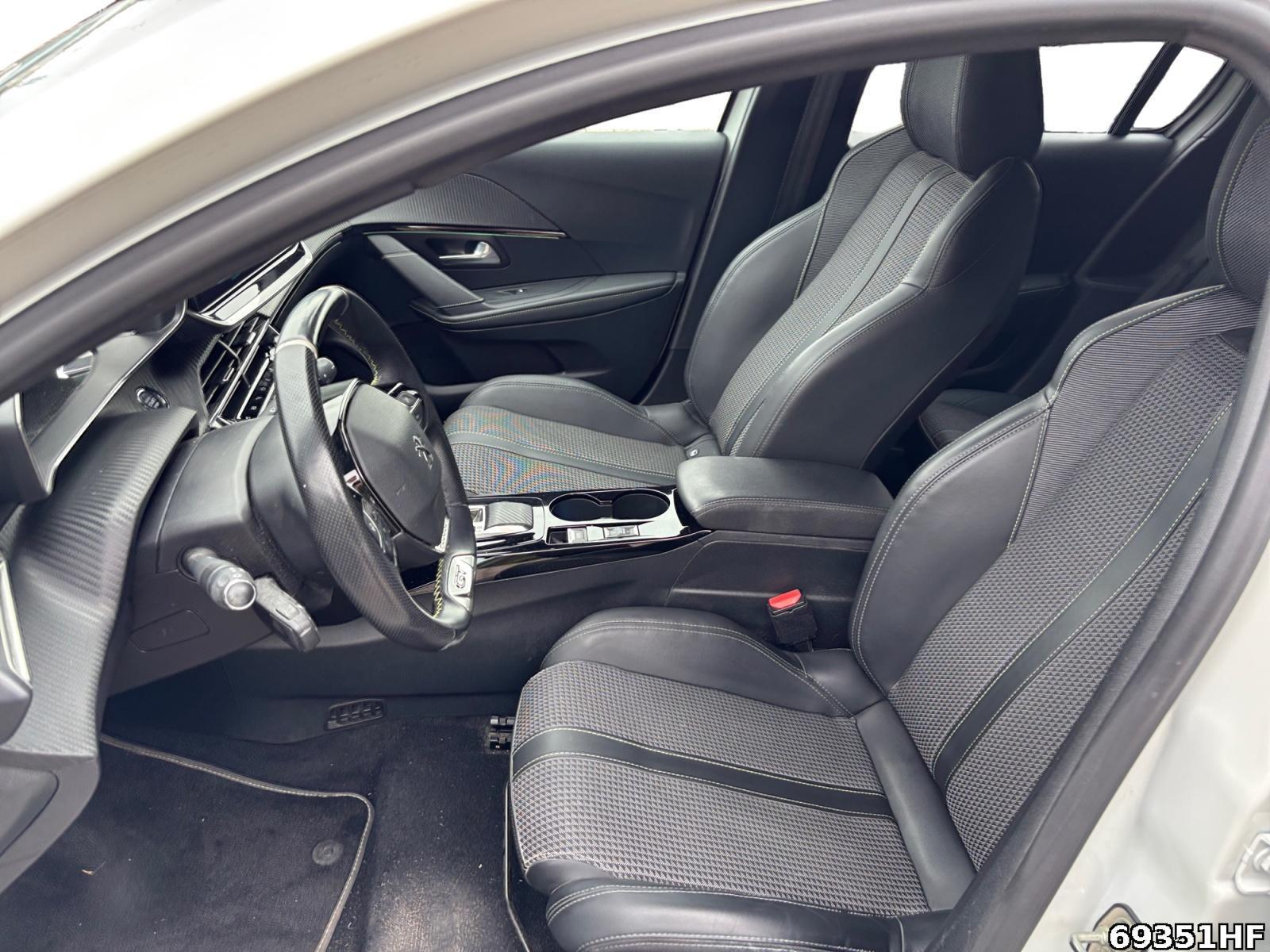 Fahrzeugabbildung Peugeot 208