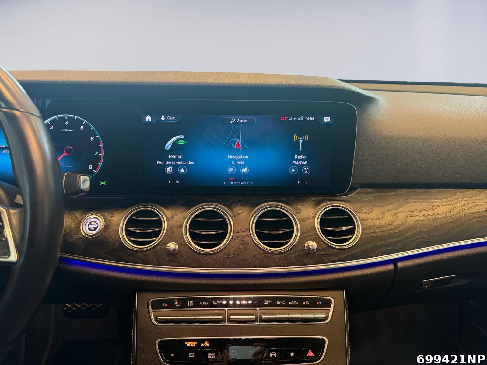 Fahrzeugabbildung Mercedes-Benz E 200 T Avantgarde AHK Night Totw Widescr Kamera