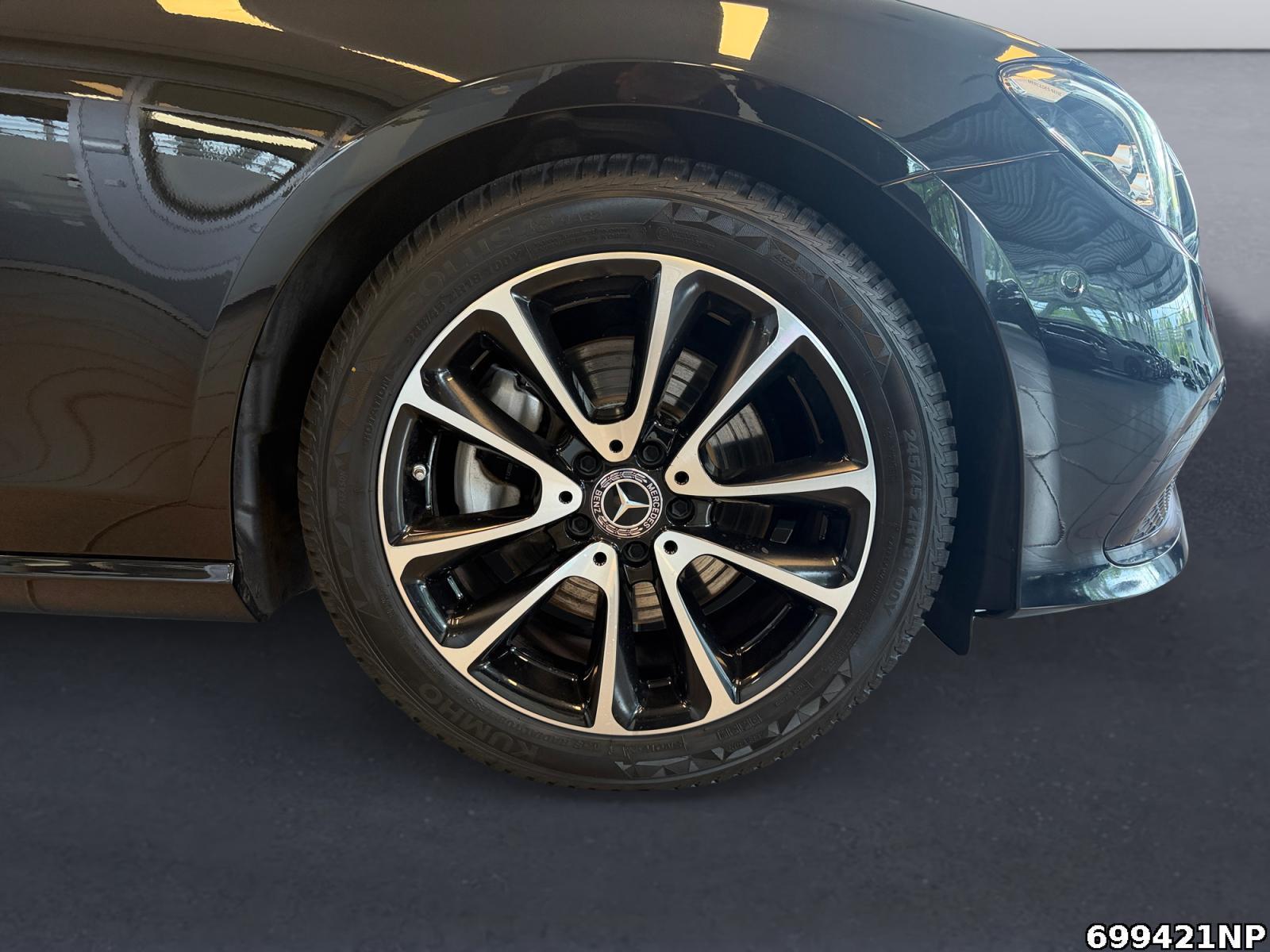 Fahrzeugabbildung Mercedes-Benz E 200 T Avantgarde AHK Night Totw Widescr Kamera