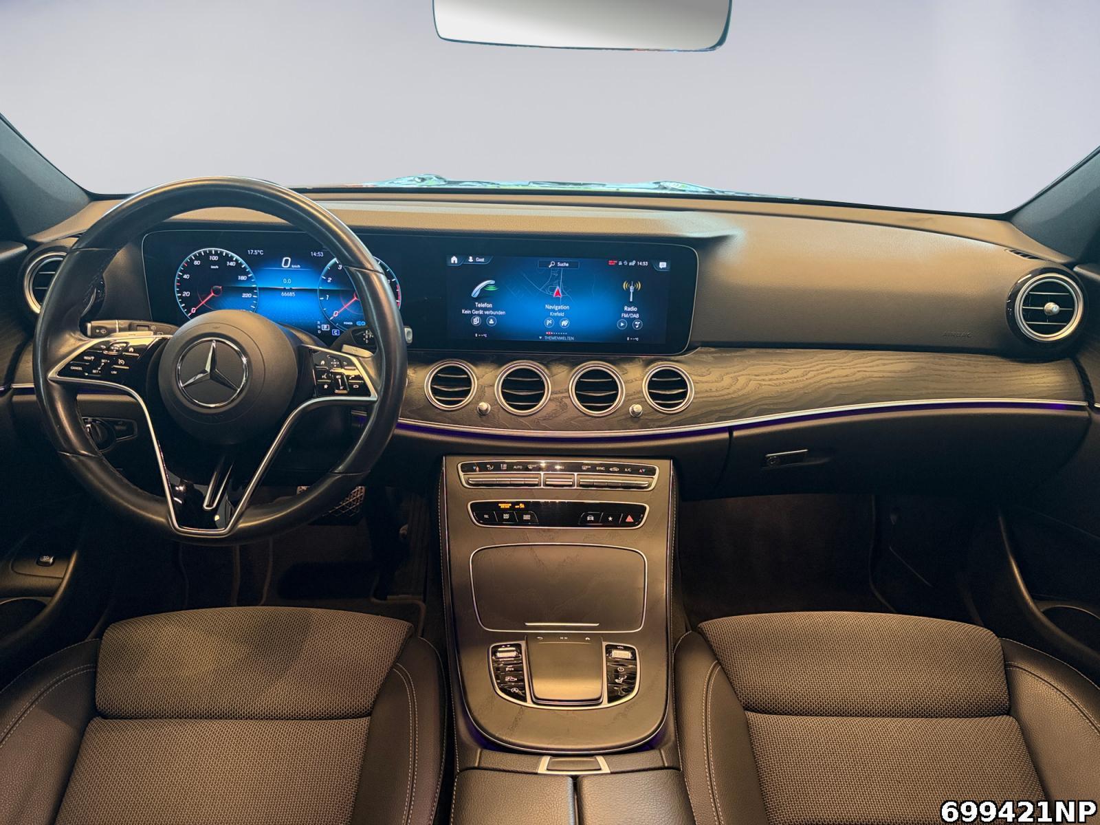 Fahrzeugabbildung Mercedes-Benz E 200 T Avantgarde AHK Night Totw Widescr Kamera