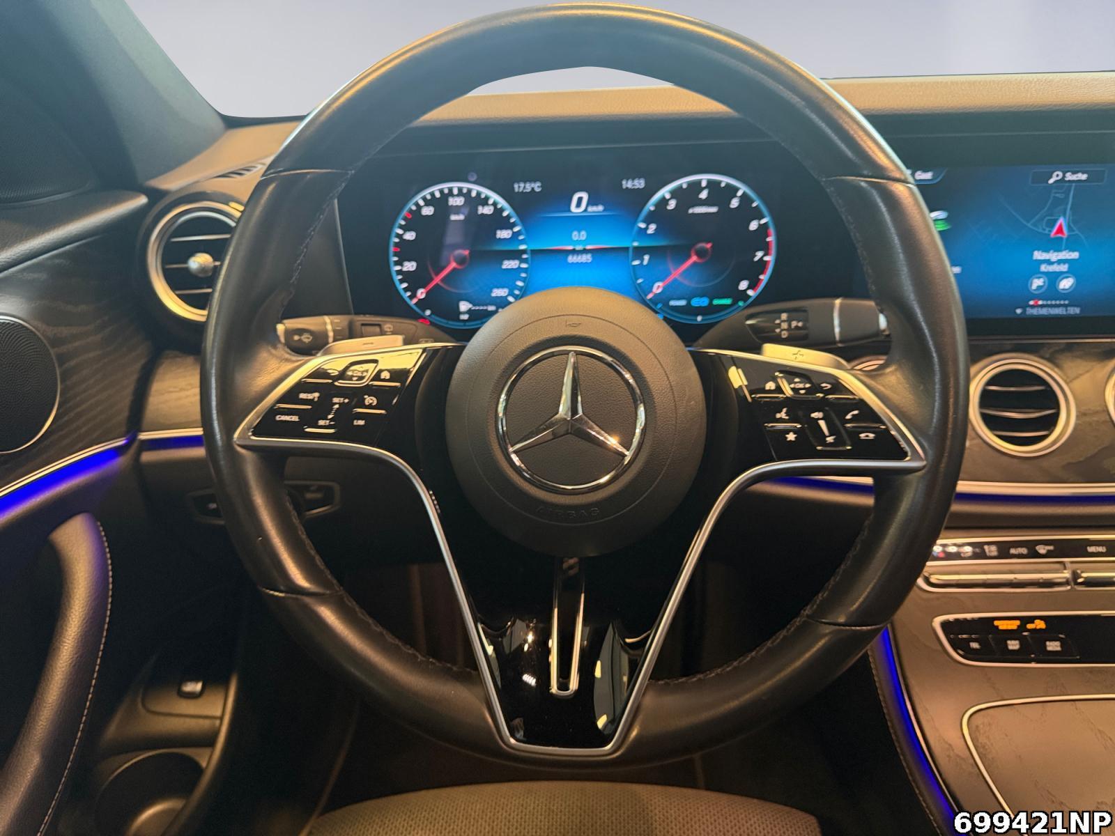 Fahrzeugabbildung Mercedes-Benz E 200 T Avantgarde AHK Night Totw Widescr Kamera
