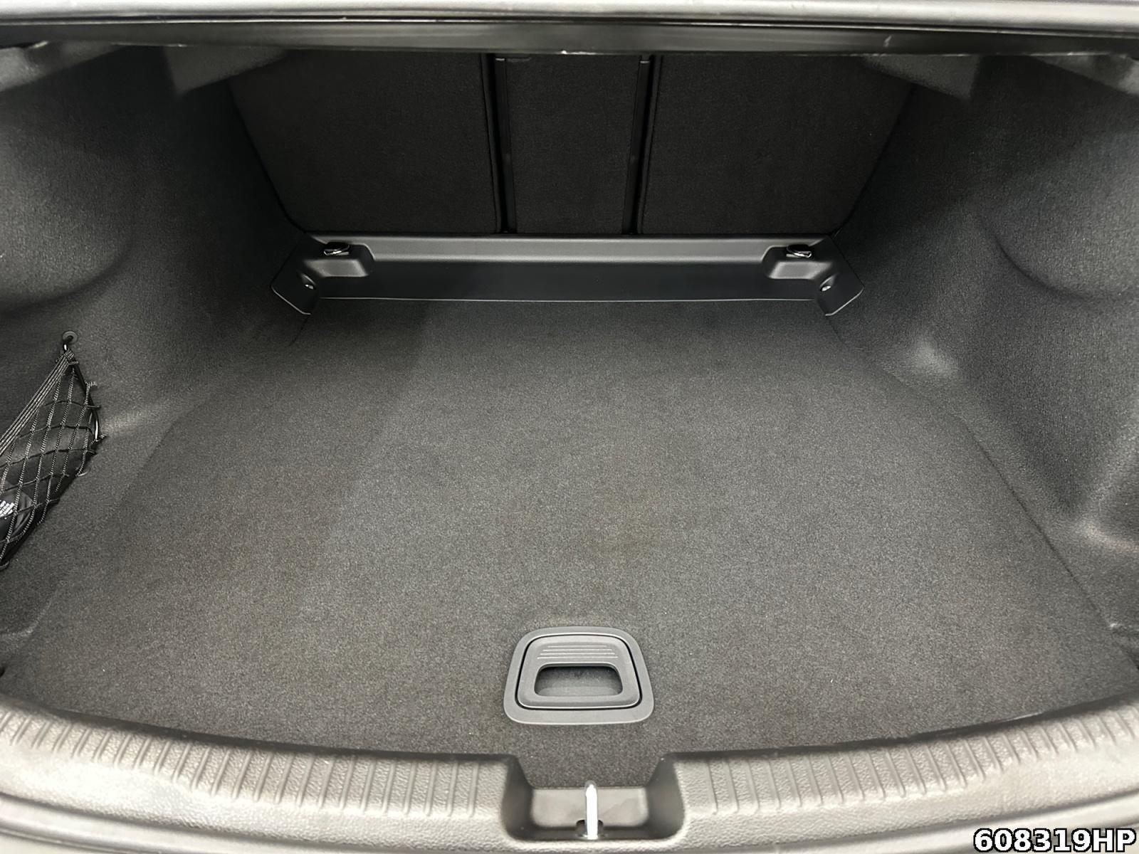 Fahrzeugabbildung Mercedes-Benz C 300 d AMG DIGITAL LIGHT AHK DISTRONIC Memory