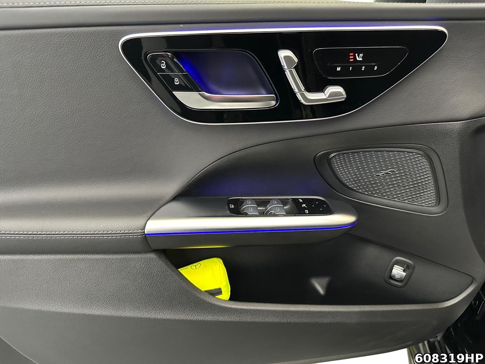 Fahrzeugabbildung Mercedes-Benz C 300 d AMG DIGITAL LIGHT AHK DISTRONIC Memory