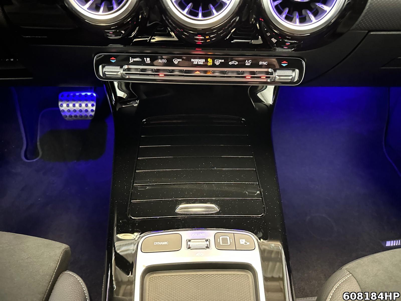 Fahrzeugabbildung Mercedes-Benz A 200 d AMG DISTRONIC AHK Night 19