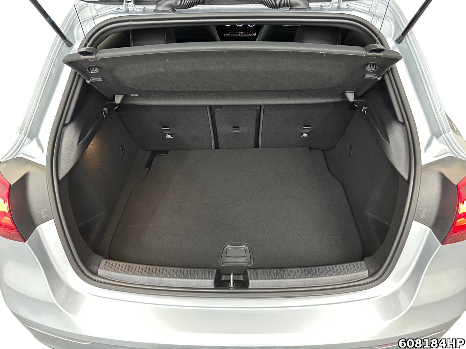 Fahrzeugabbildung Mercedes-Benz A 200 d AMG DISTRONIC AHK Night 19