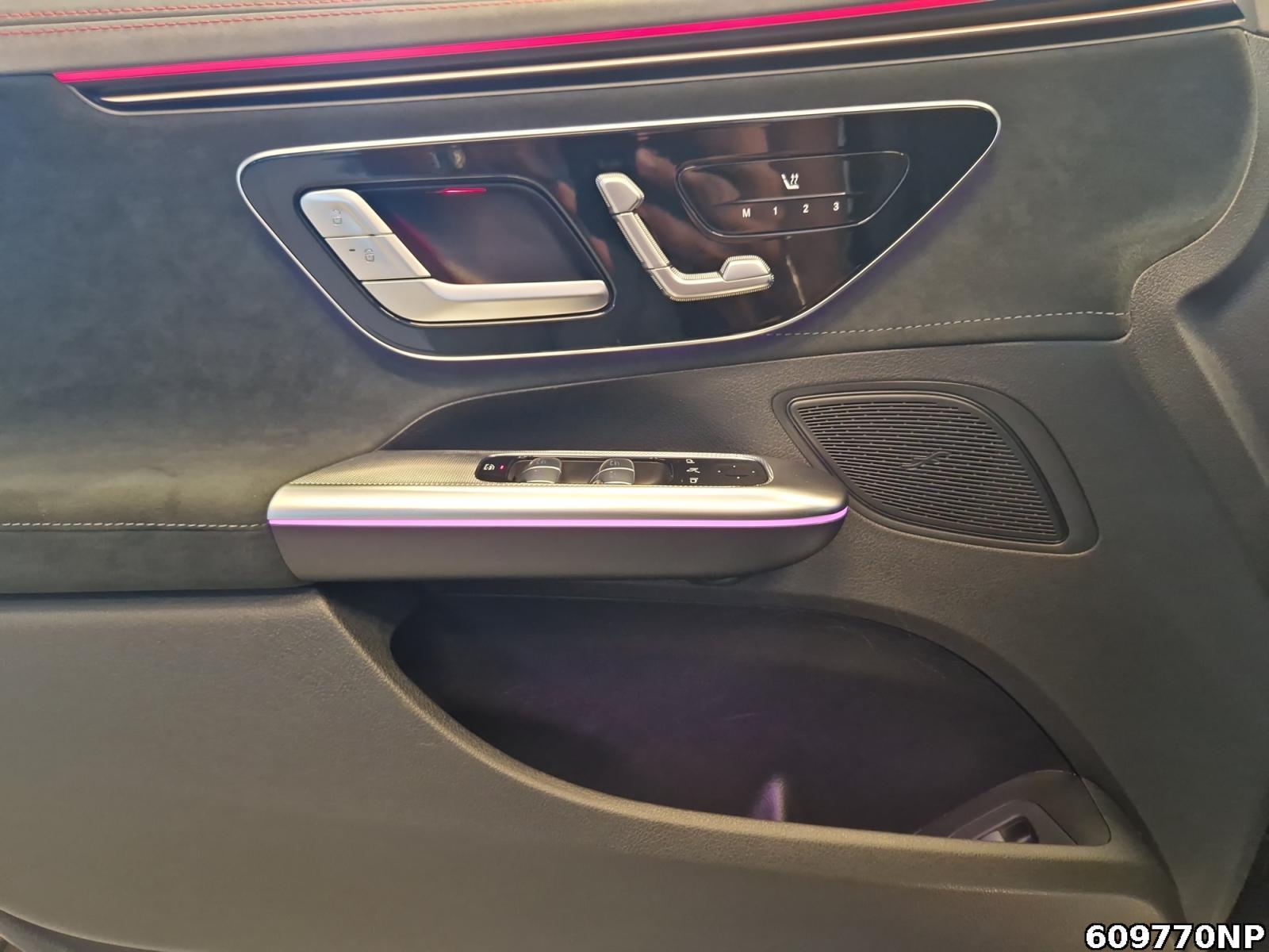 Fahrzeugabbildung Mercedes-Benz EQE AMG Night AHK Memory CarPlay Keyless 19