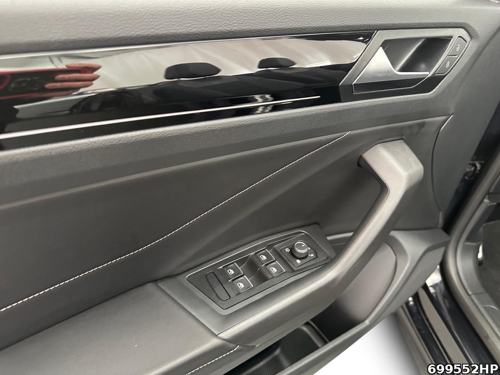 Fahrzeugabbildung Volkswagen T-Roc Cabriolet 1.5 TSI R-Line Rückfahrkam. 19