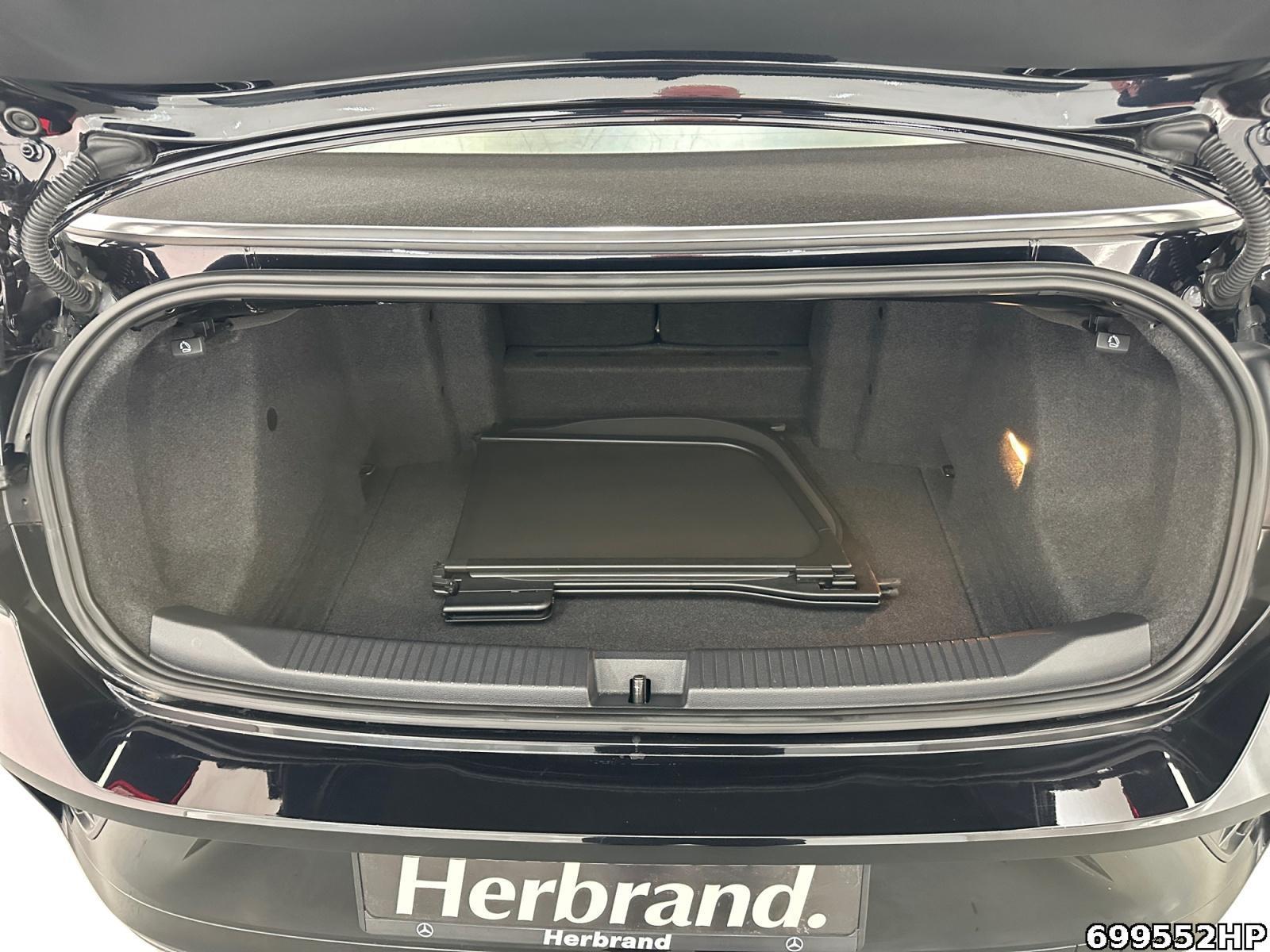 Fahrzeugabbildung Volkswagen T-Roc Cabriolet 1.5 TSI R-Line Rückfahrkam. 19