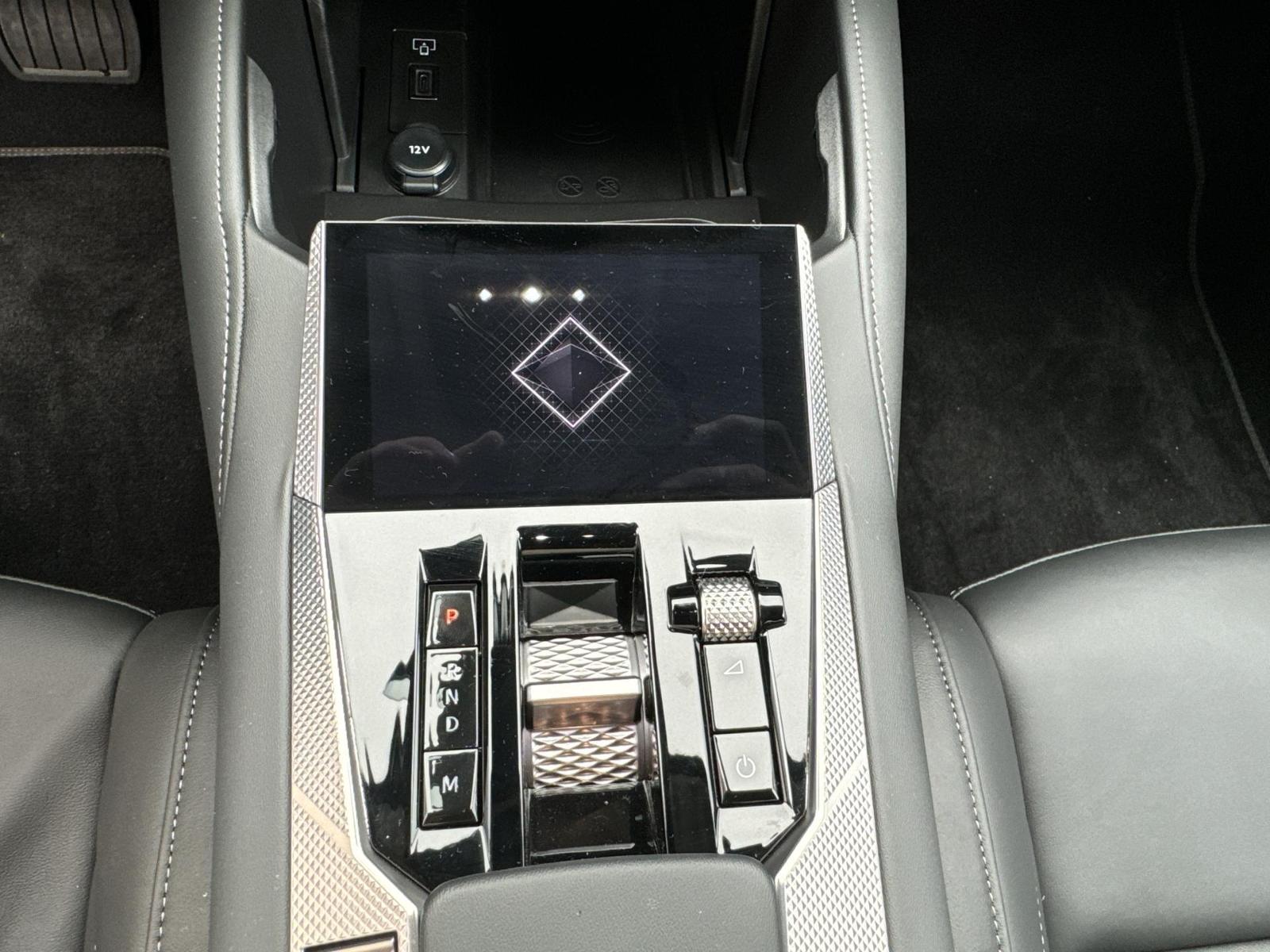 Fahrzeugabbildung DS Automobiles DS4 Rivoli NAVI+CARPLAY+SCHALTWIPPEN