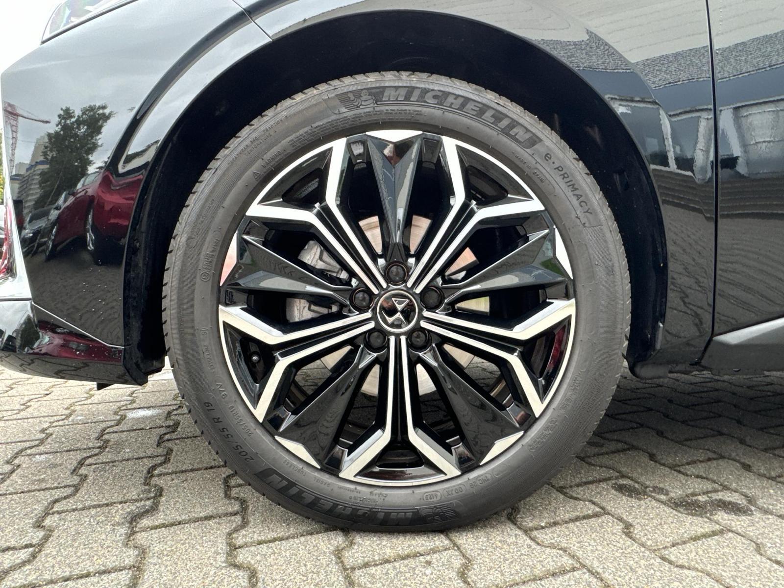 Fahrzeugabbildung DS Automobiles DS4 Rivoli NAVI+CARPLAY+SCHALTWIPPEN