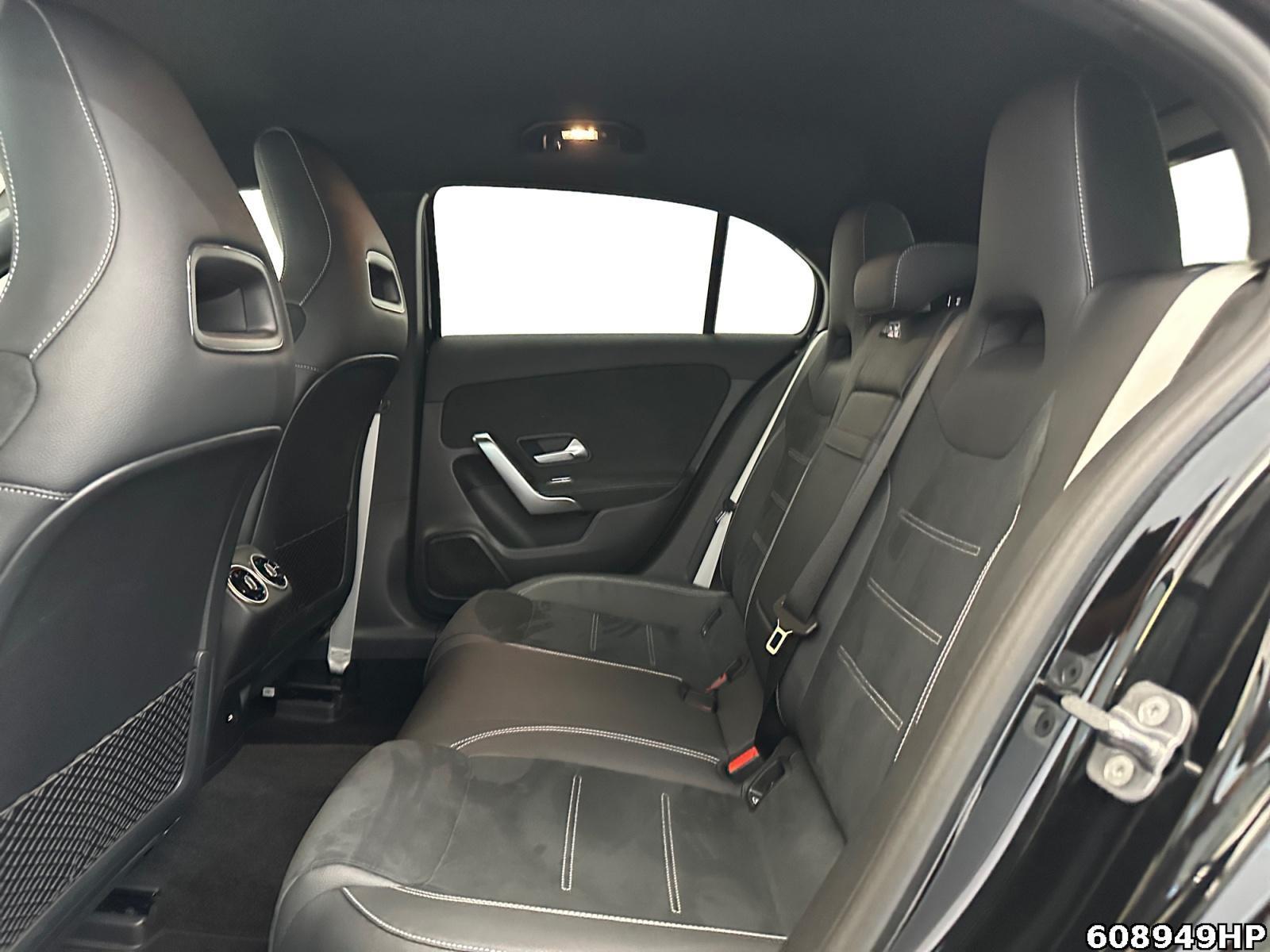 Fahrzeugabbildung Mercedes-Benz A 200 AMG Distronic 19
