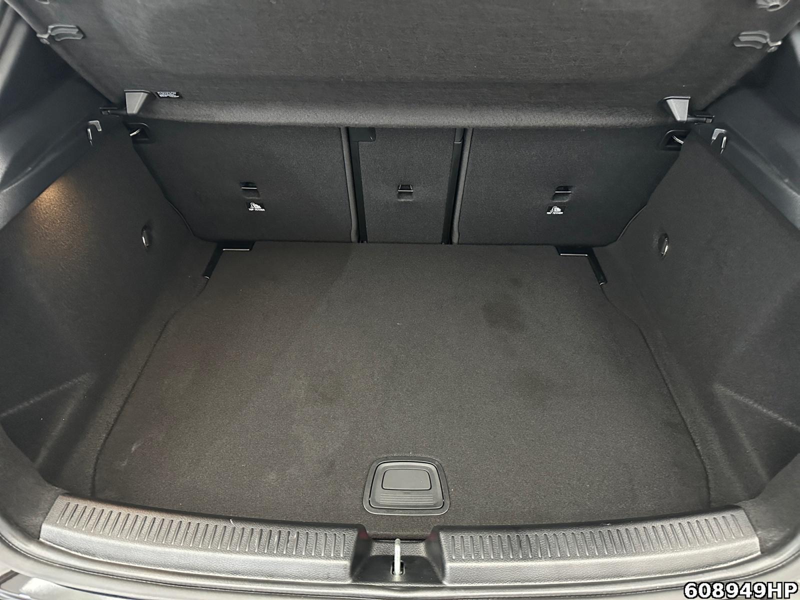 Fahrzeugabbildung Mercedes-Benz A 200 AMG Distronic 19