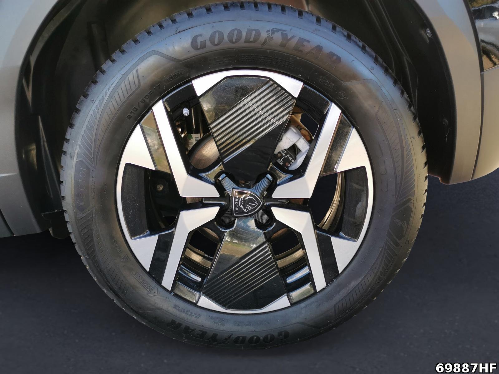 Fahrzeugabbildung Peugeot 2008 1.2 PureTech 130 GT **SHZ**MOPF**KAMERA**