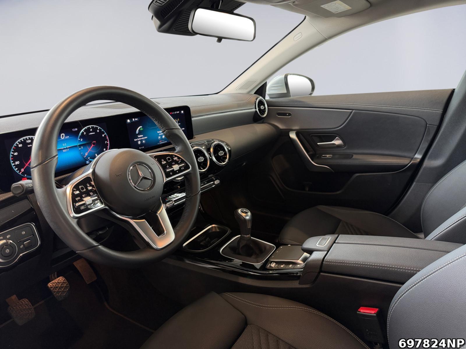 Fahrzeugabbildung Mercedes-Benz CLA 180 Coupé Progressive Carplay LED Kamera 18