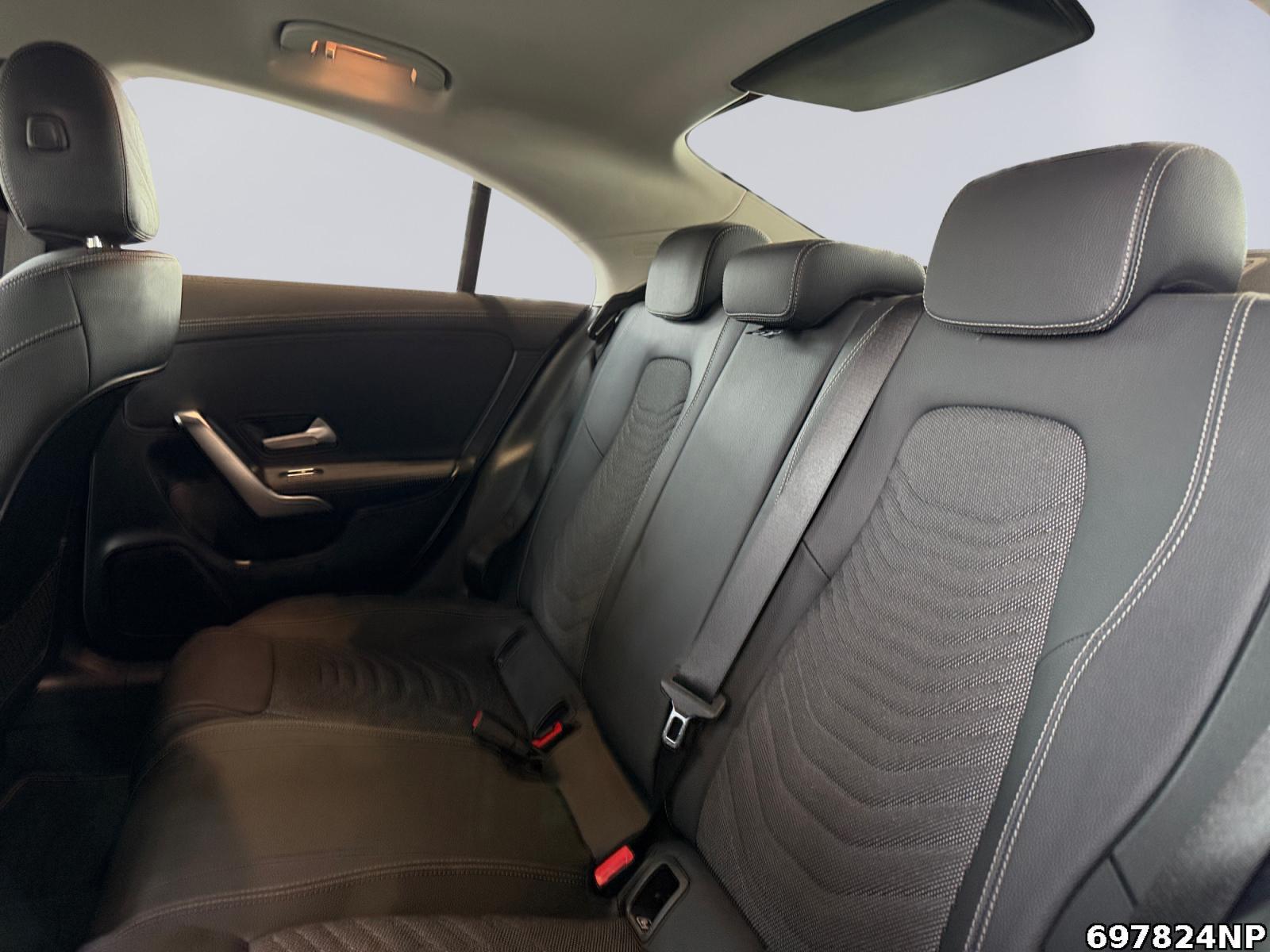 Fahrzeugabbildung Mercedes-Benz CLA 180 Coupé Progressive Carplay LED Kamera 18