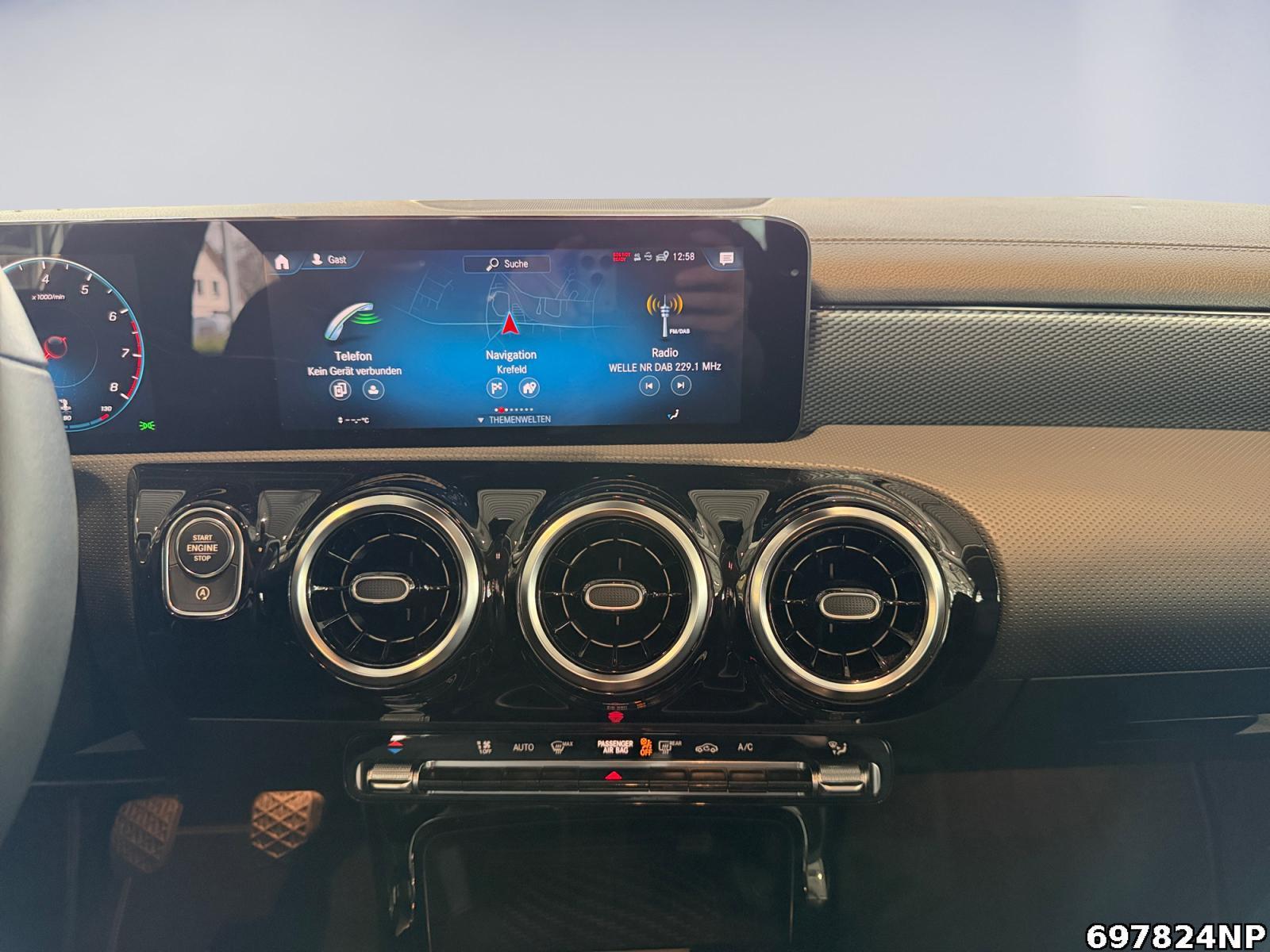 Fahrzeugabbildung Mercedes-Benz CLA 180 Coupé Progressive Carplay LED Kamera 18