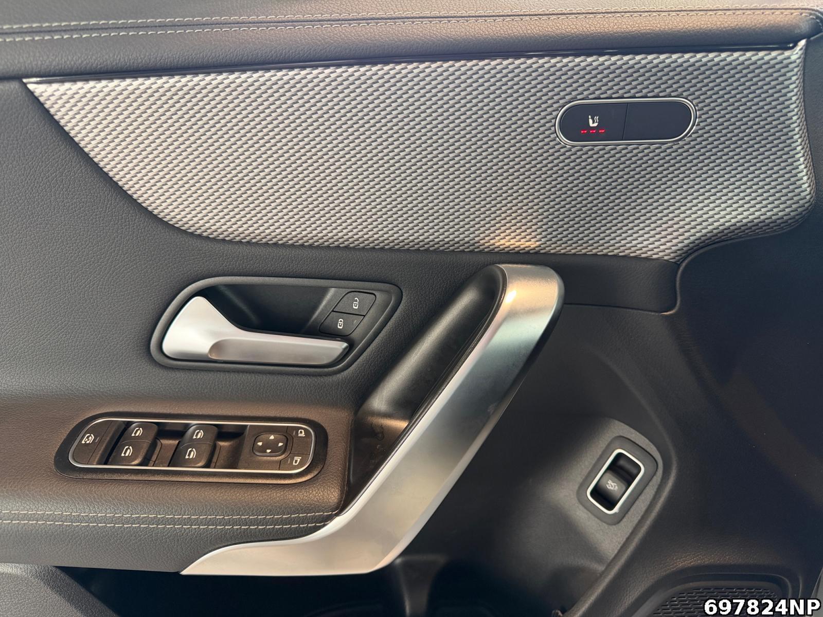 Fahrzeugabbildung Mercedes-Benz CLA 180 Coupé Progressive Carplay LED Kamera 18