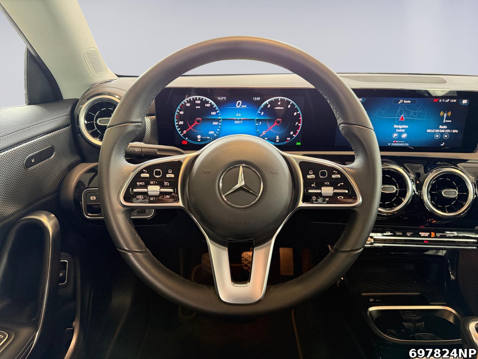 Fahrzeugabbildung Mercedes-Benz CLA 180 Coupé Progressive Carplay LED Kamera 18