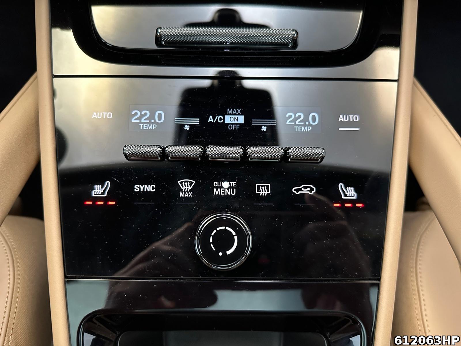 Fahrzeugabbildung Porsche Cayenne Coupé Black Edition HUD Standheizung 21