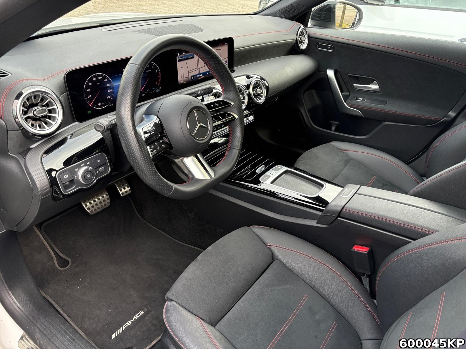 Fahrzeugabbildung Mercedes-Benz CLA 200 Shooting Brake AMG Line