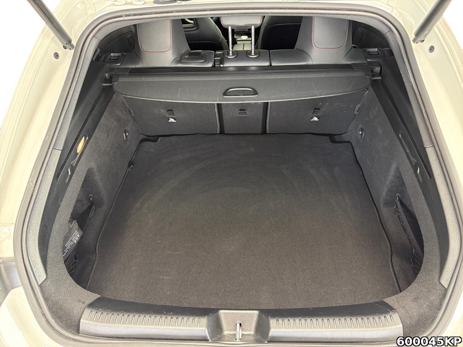 Fahrzeugabbildung Mercedes-Benz CLA 200 Shooting Brake AMG Line