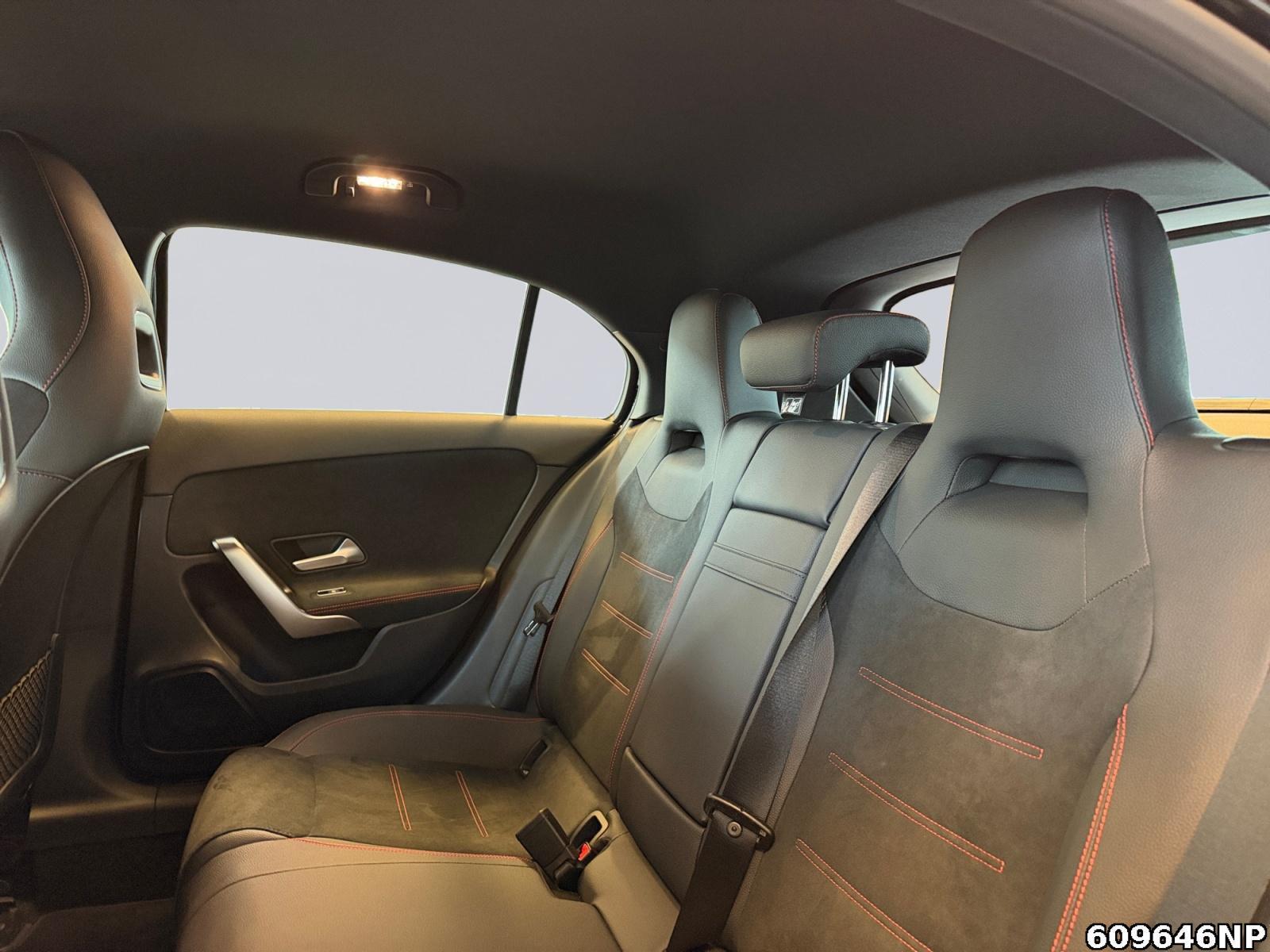 Fahrzeugabbildung Mercedes-Benz A 200 AMG AHK Distronic Kamera LED Ambiente 18