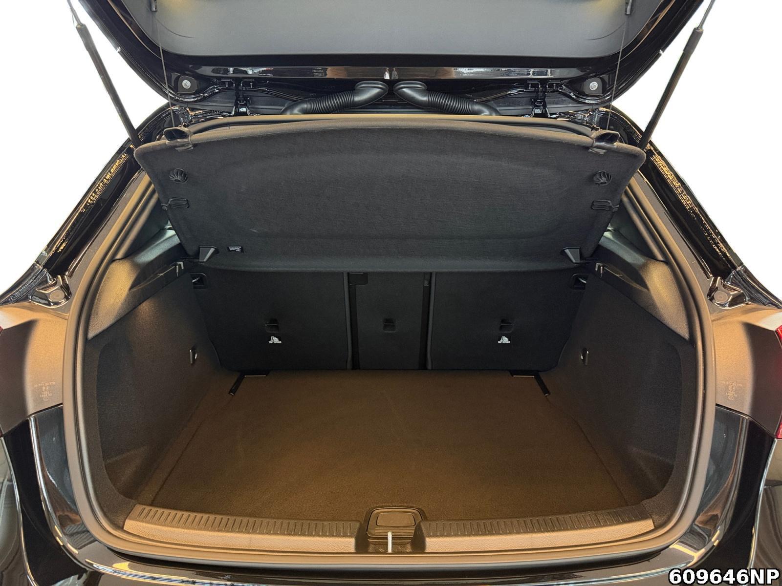Fahrzeugabbildung Mercedes-Benz A 200 AMG AHK Distronic Kamera LED Ambiente 18