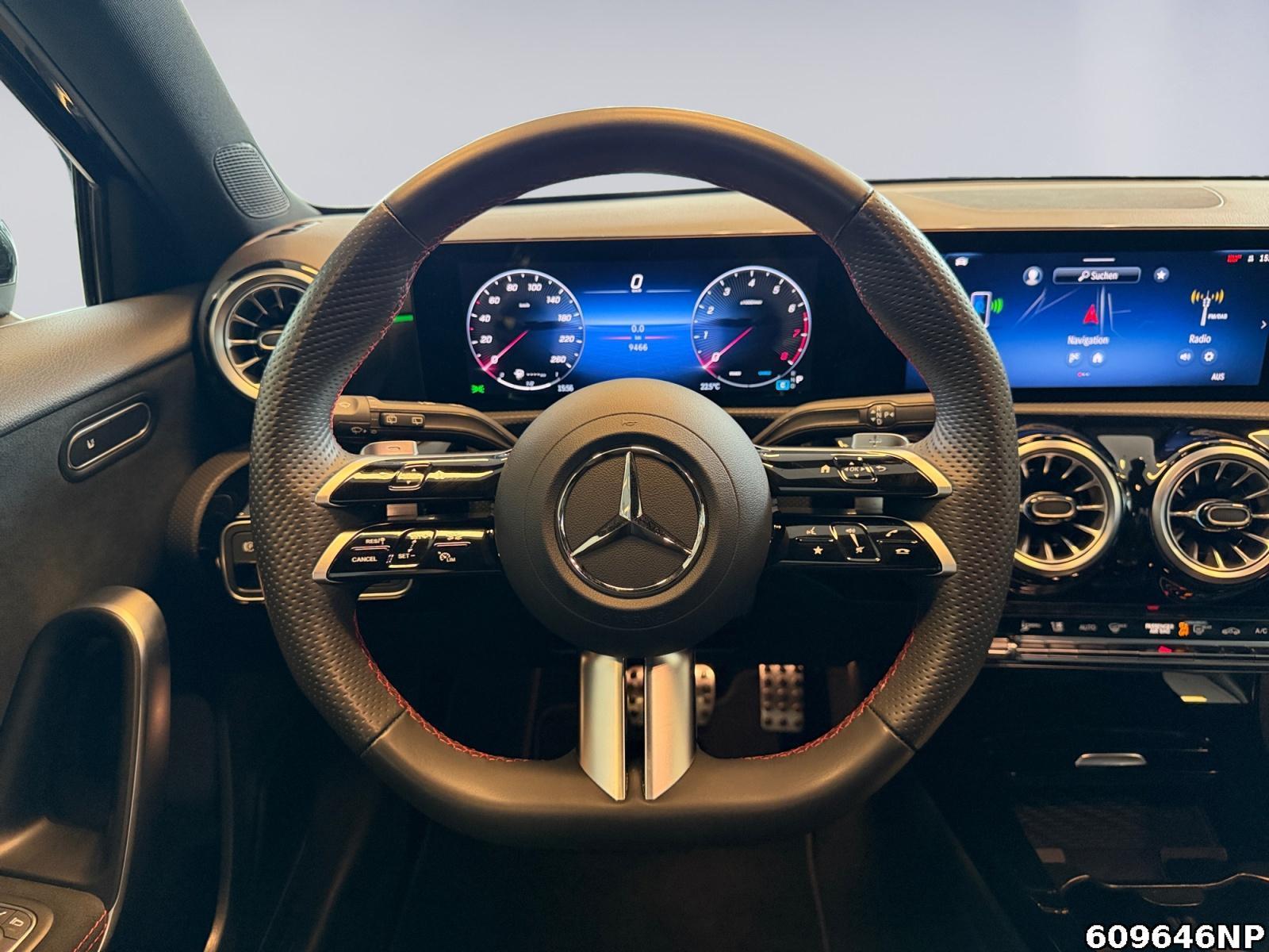 Fahrzeugabbildung Mercedes-Benz A 200 AMG AHK Distronic Kamera LED Ambiente 18