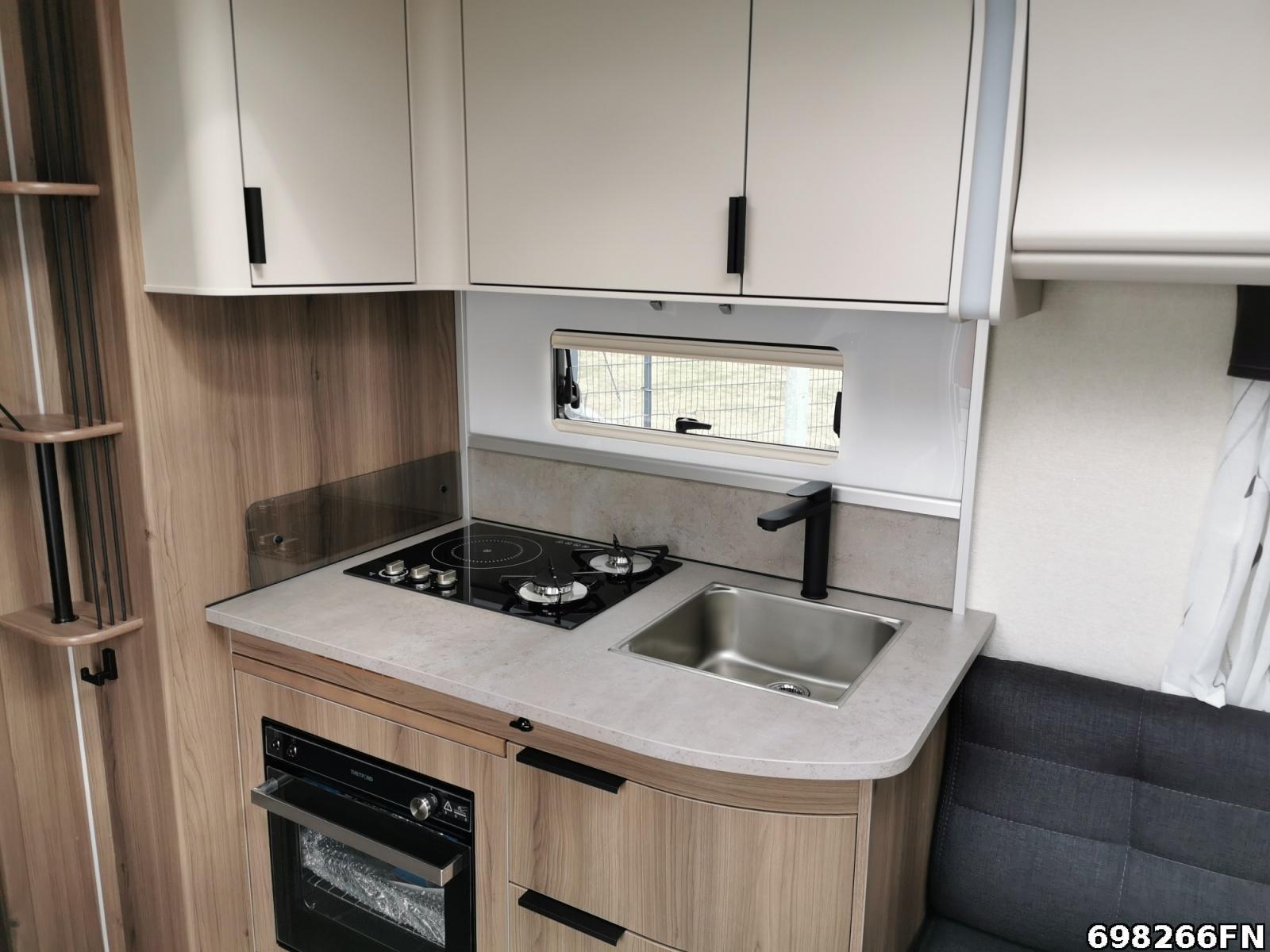 Fahrzeugabbildung Kabe Royal 560 GLE B2 2027