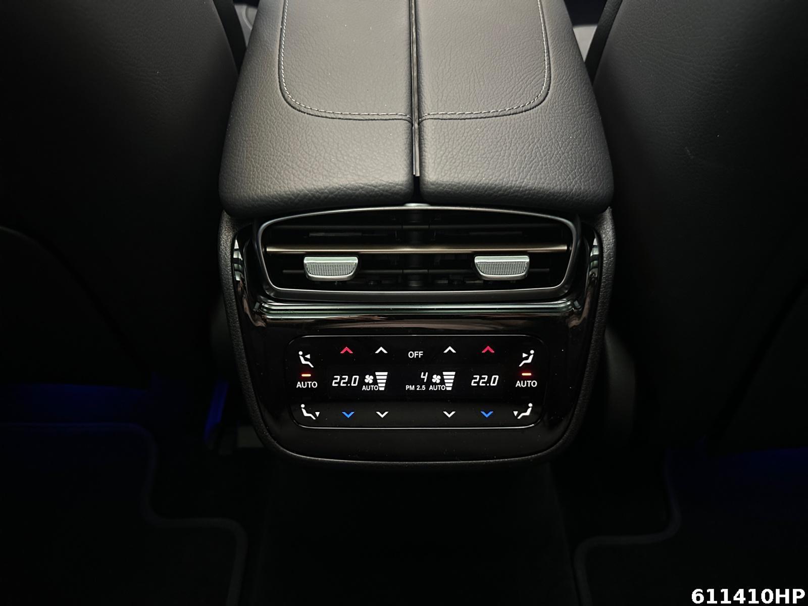 Fahrzeugabbildung Mercedes-Benz EQE 4M AMG Pano Burmester 21