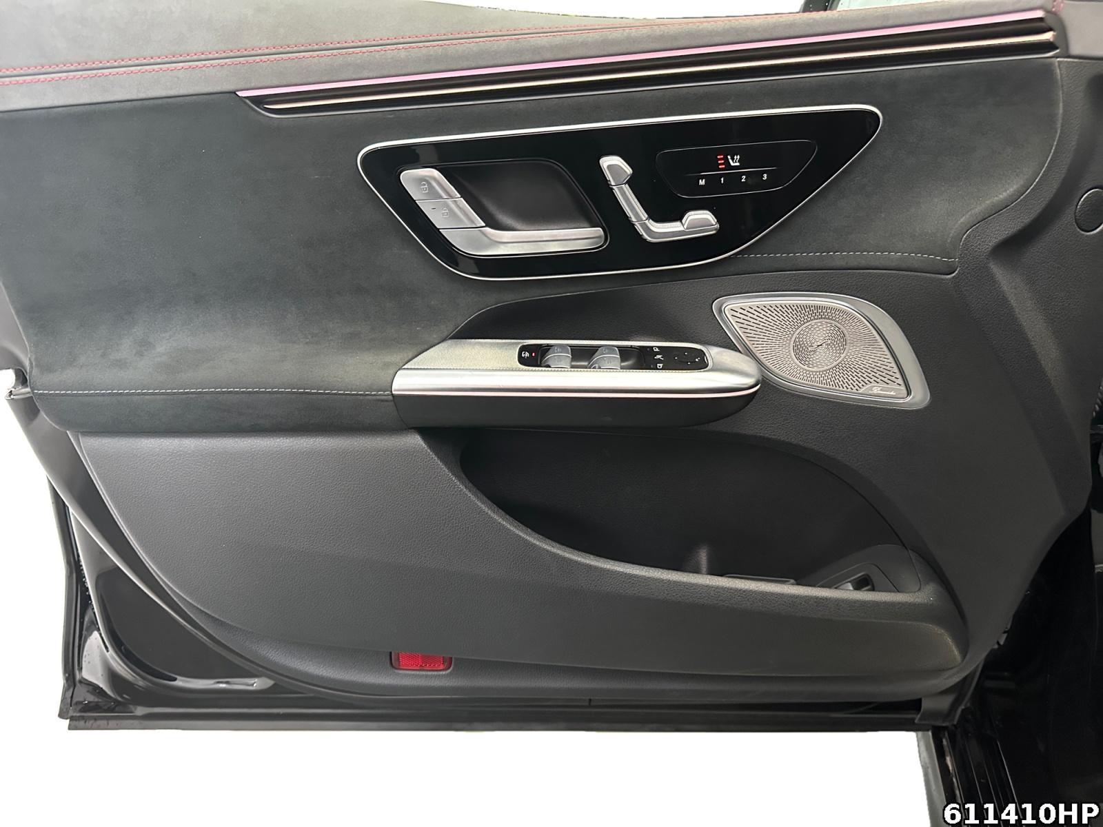 Fahrzeugabbildung Mercedes-Benz EQE 4M AMG Pano Burmester 21