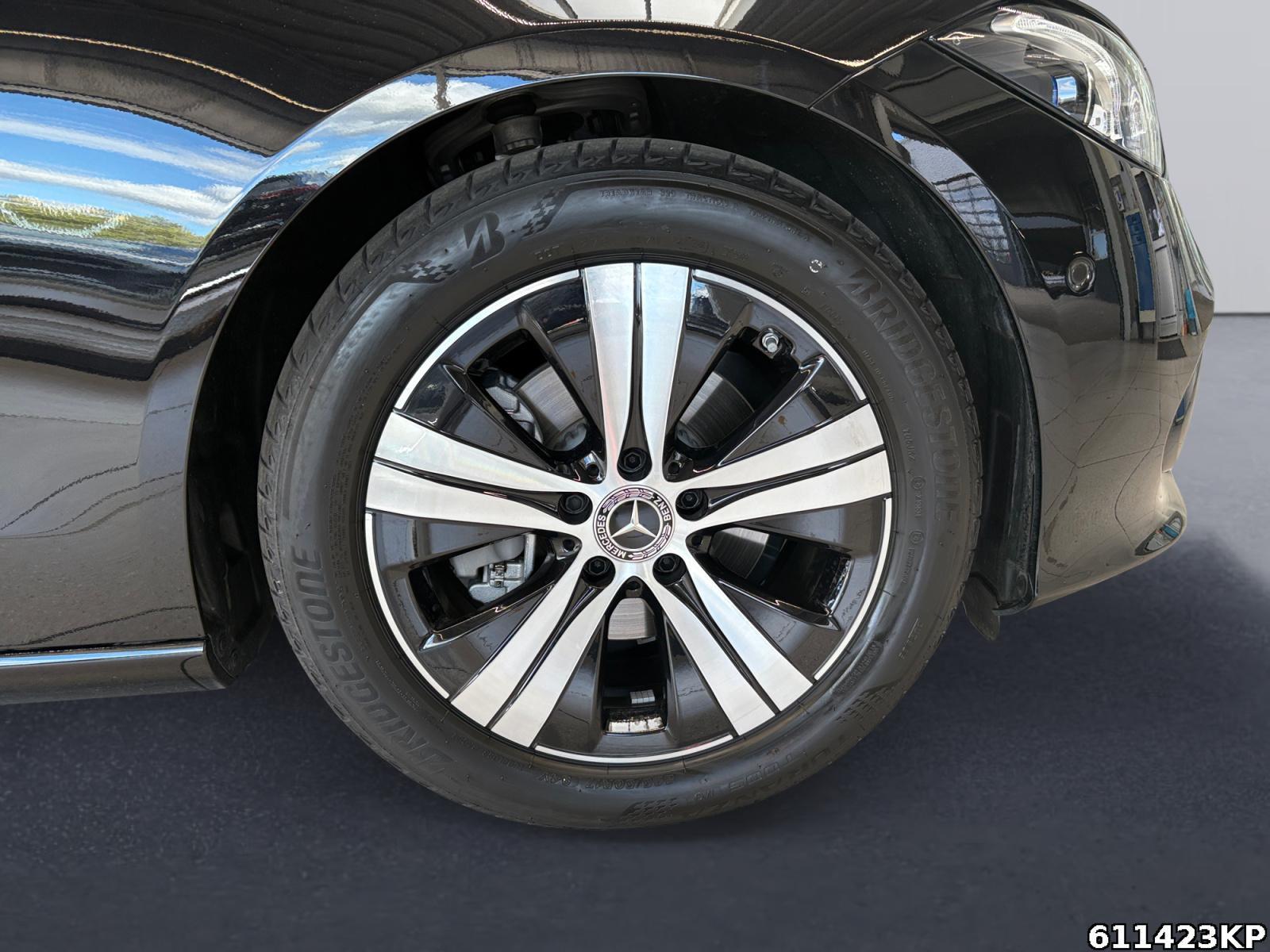 Fahrzeugabbildung Mercedes-Benz C 180 Avantgarde Digital-Light 360° CarPlay Totw