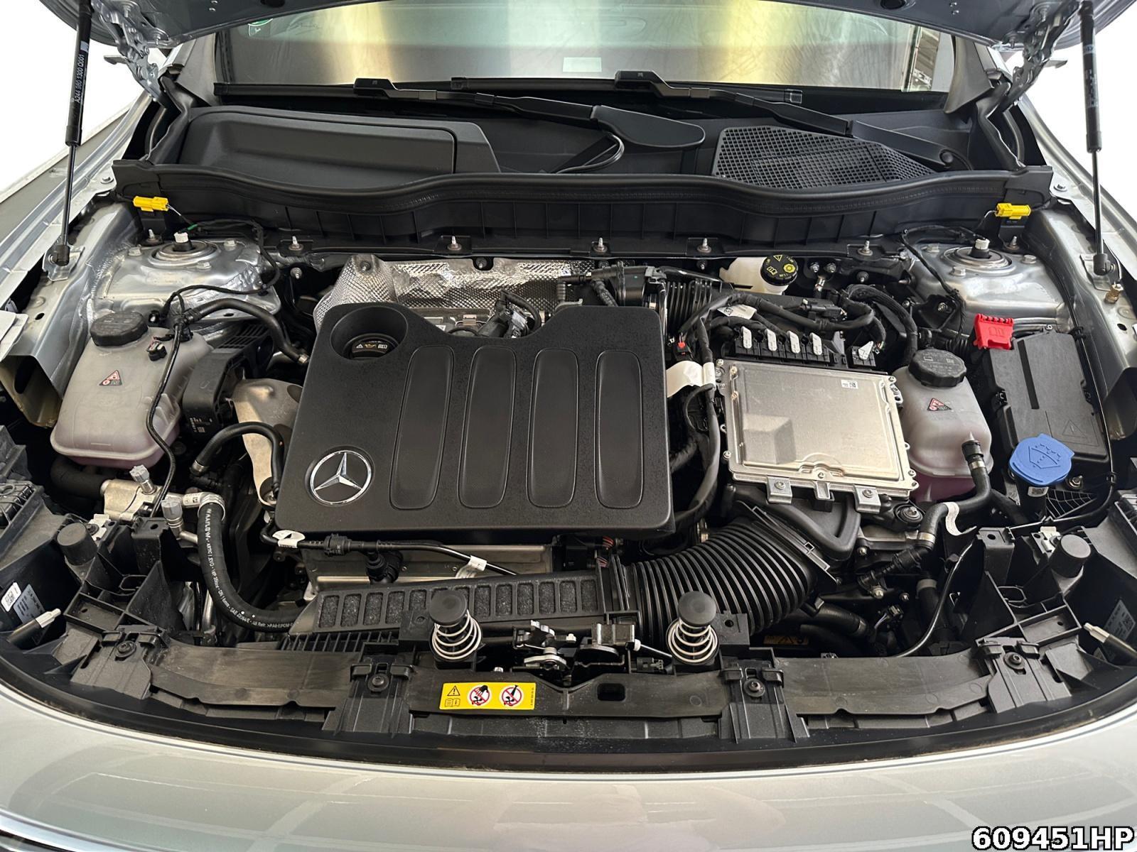 Fahrzeugabbildung Mercedes-Benz GLB 220 4 Matic +AMG-LINE+PREMIUM-PLUS+NIGHT+