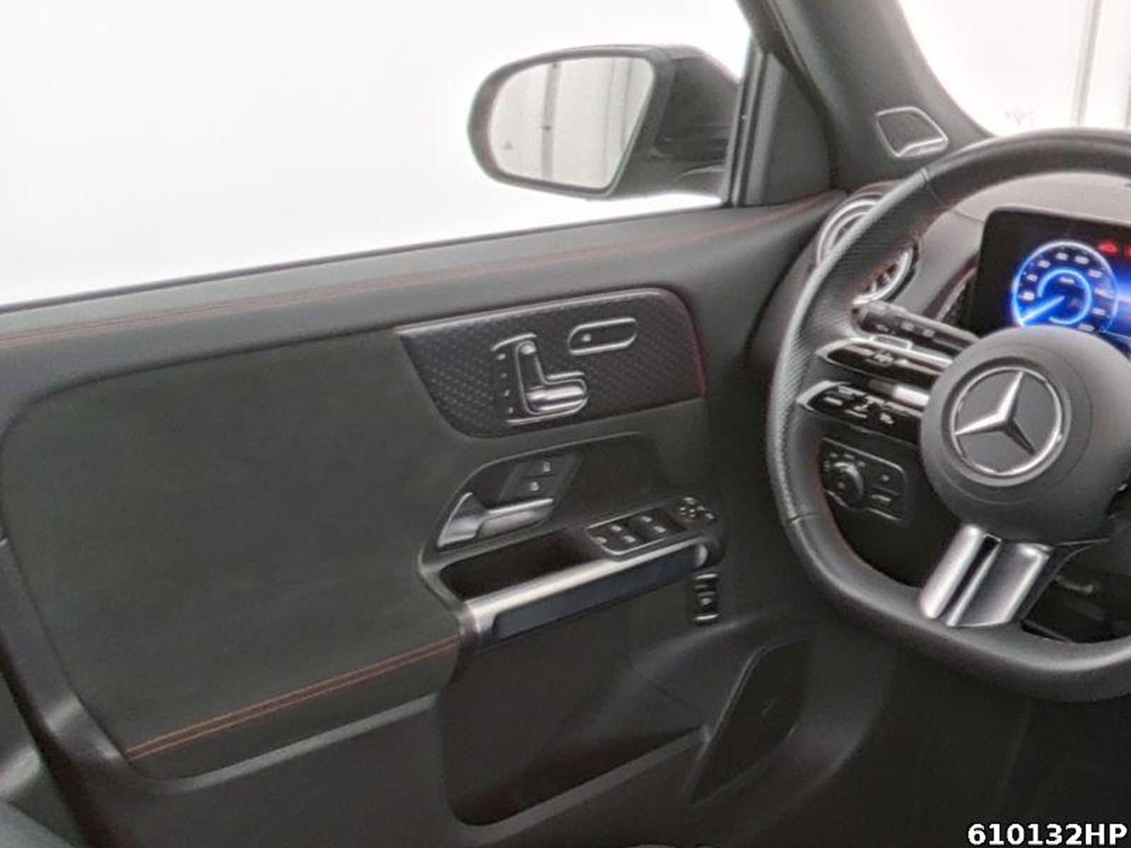 Fahrzeugabbildung Mercedes-Benz EQB 4M AMG 7Sitzer Burmester Memory HUD 360