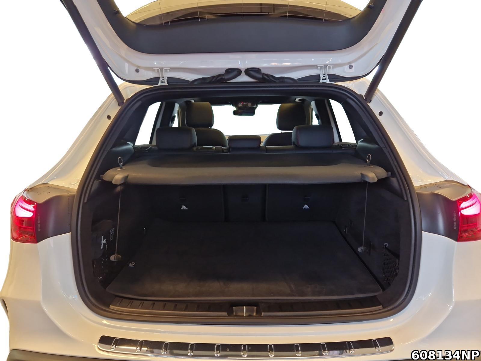 Fahrzeugabbildung Mercedes-Benz EQA AMG Pano KEYLESS 360° Night Lenkradhzg.