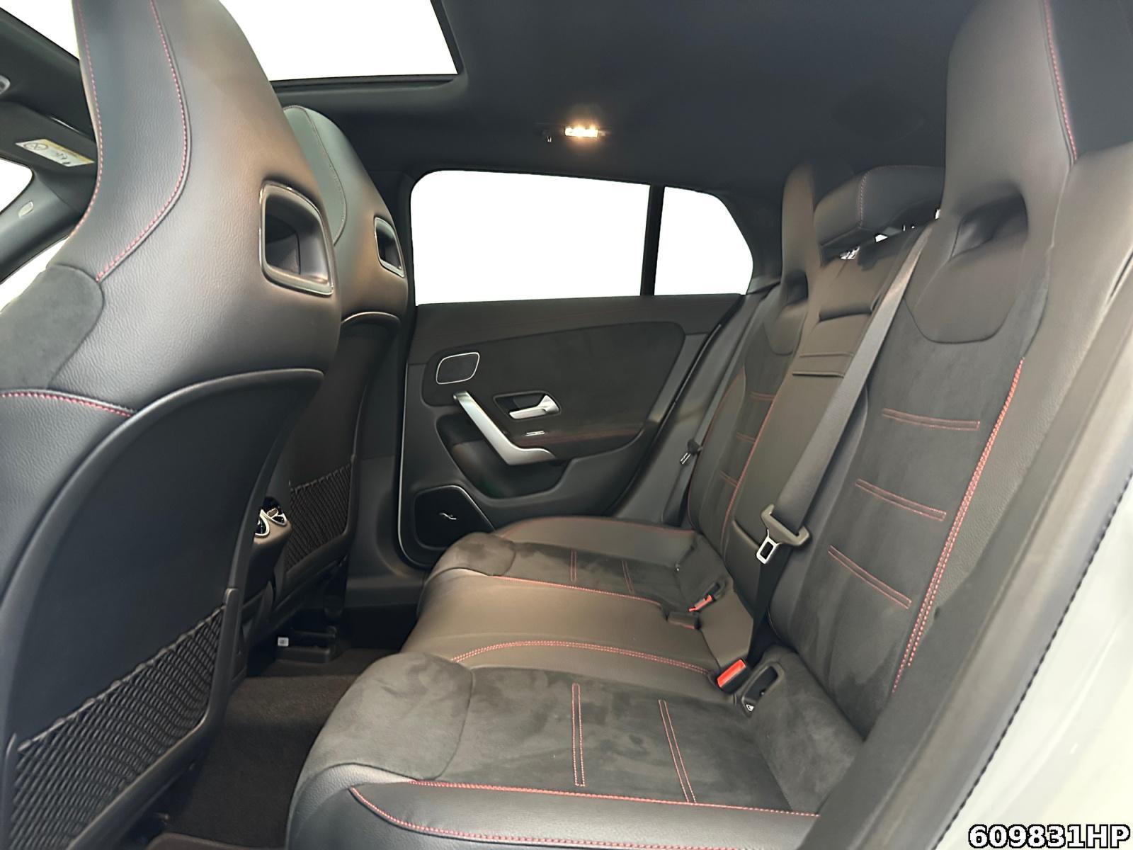 Fahrzeugabbildung Mercedes-Benz CLA 180 SB AMG AHK Night Pano Burmester Distron