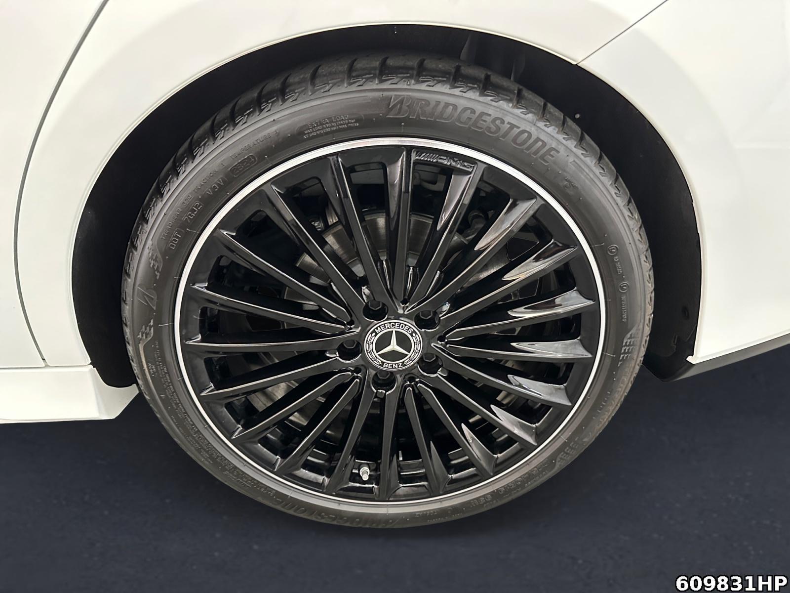 Fahrzeugabbildung Mercedes-Benz CLA 180 SB AMG AHK Night Pano Burmester Distron