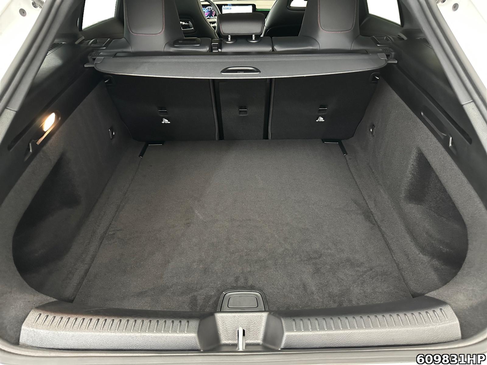 Fahrzeugabbildung Mercedes-Benz CLA 180 SB AMG AHK Night Pano Burmester Distron